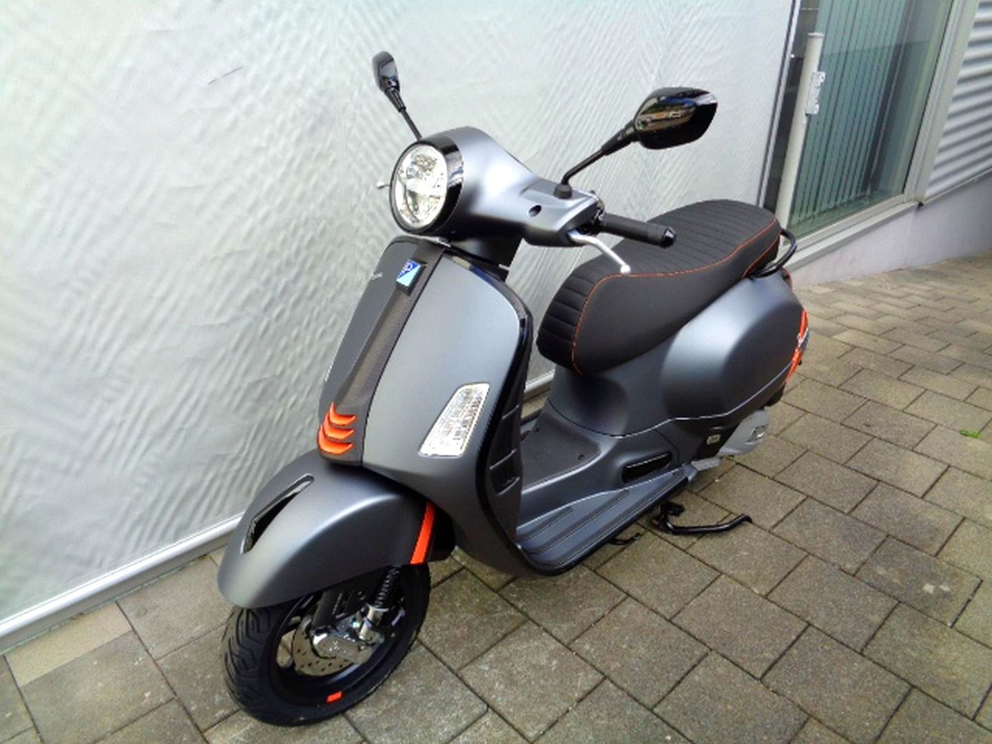 PIAGGIO VESPA GTS 125 RST SUPER SPORT-showroom-element-1