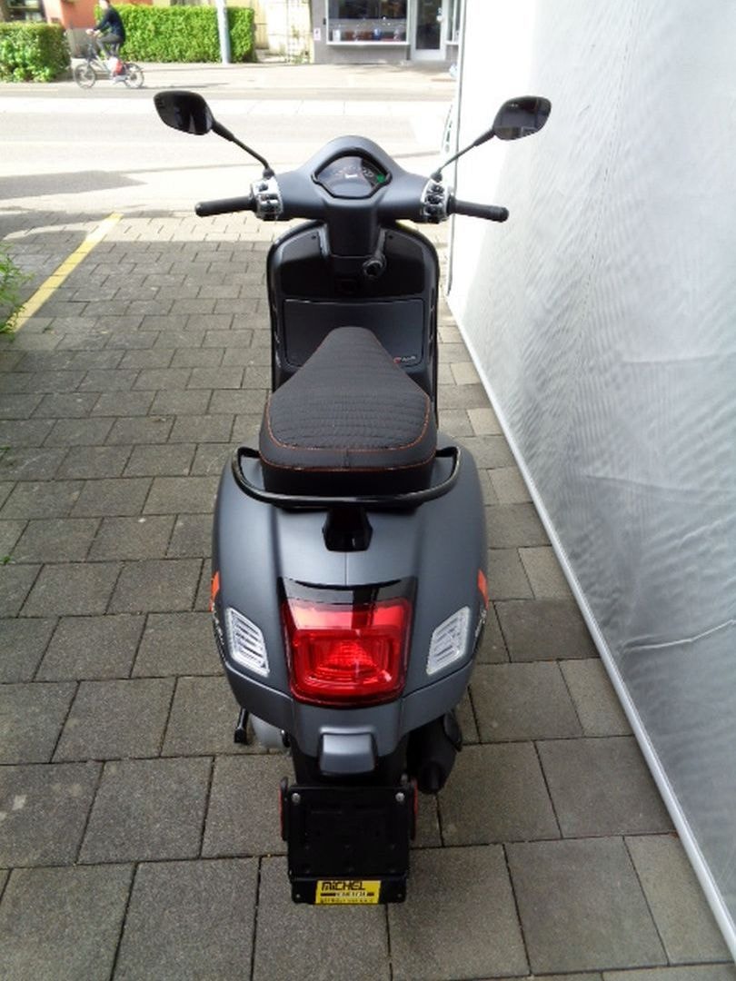 PIAGGIO VESPA GTS 125 RST SUPER SPORT-image-4