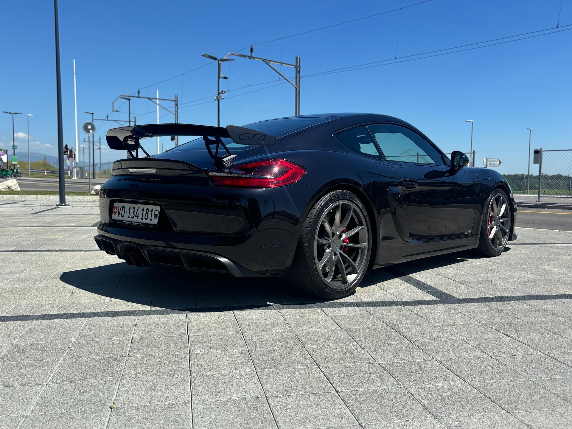 PORSCHE Cayman GT4-image-3