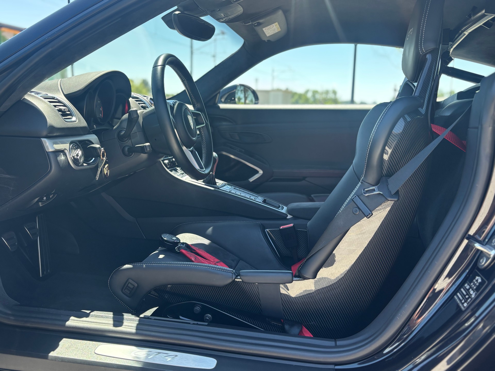 PORSCHE Cayman GT4-image-9