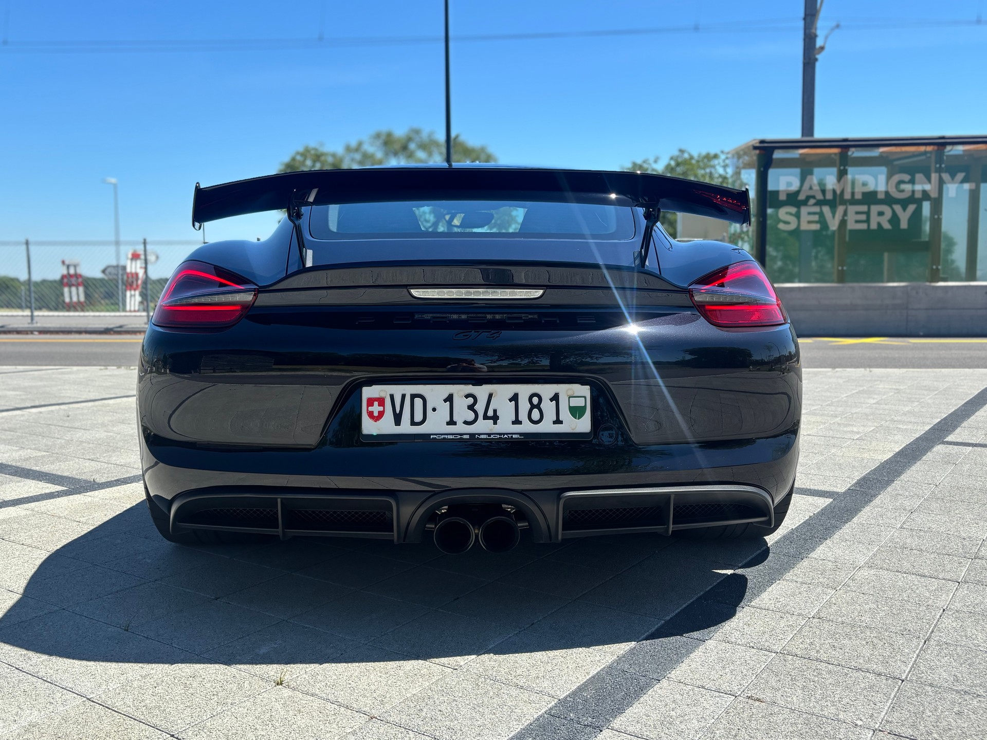 PORSCHE Cayman GT4-image-4
