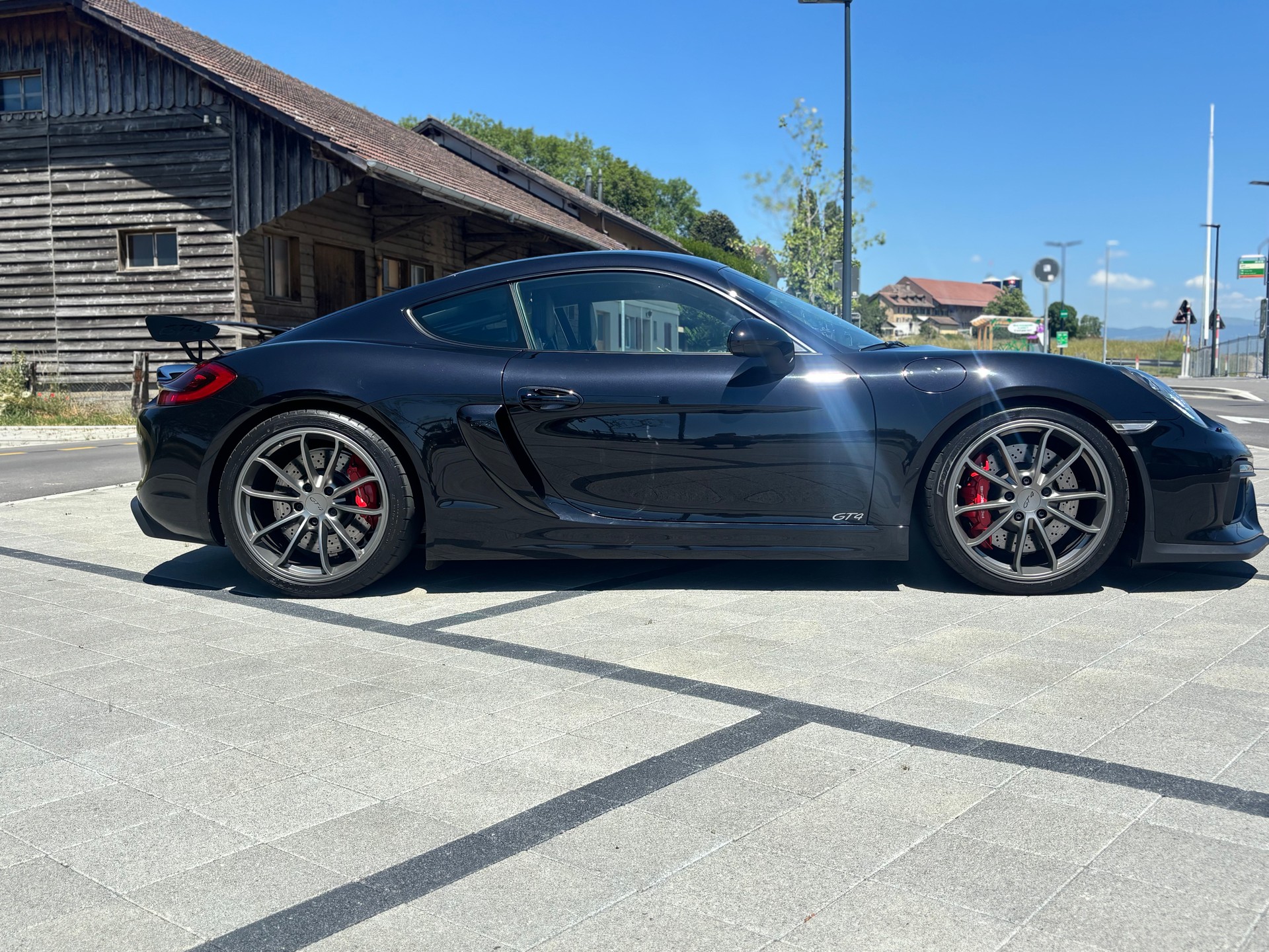 PORSCHE Cayman GT4-image-2