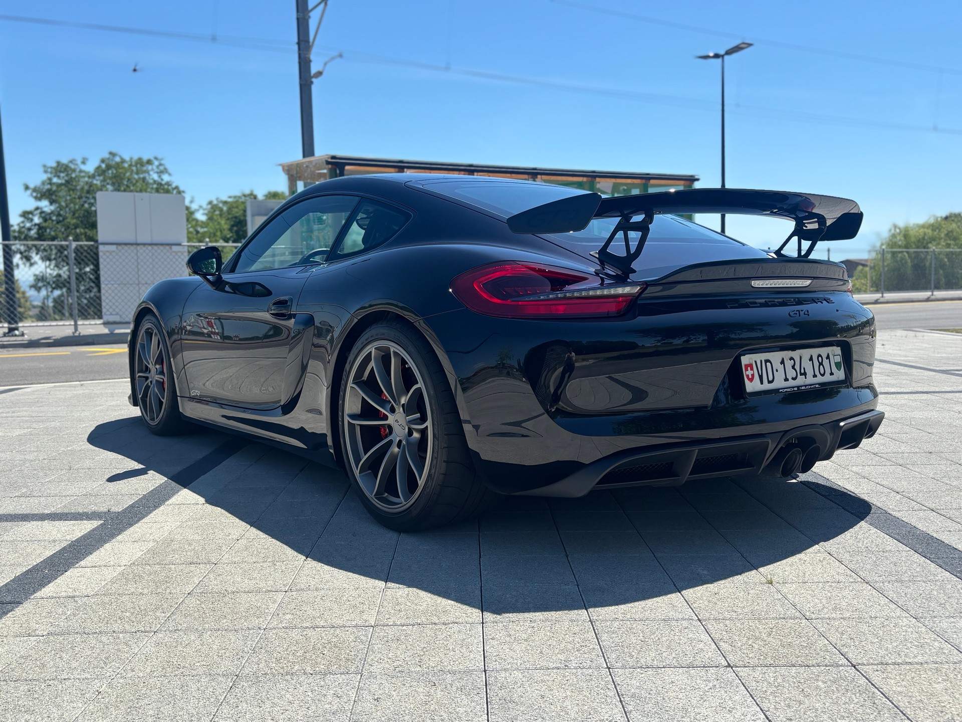 PORSCHE Cayman GT4-image-5