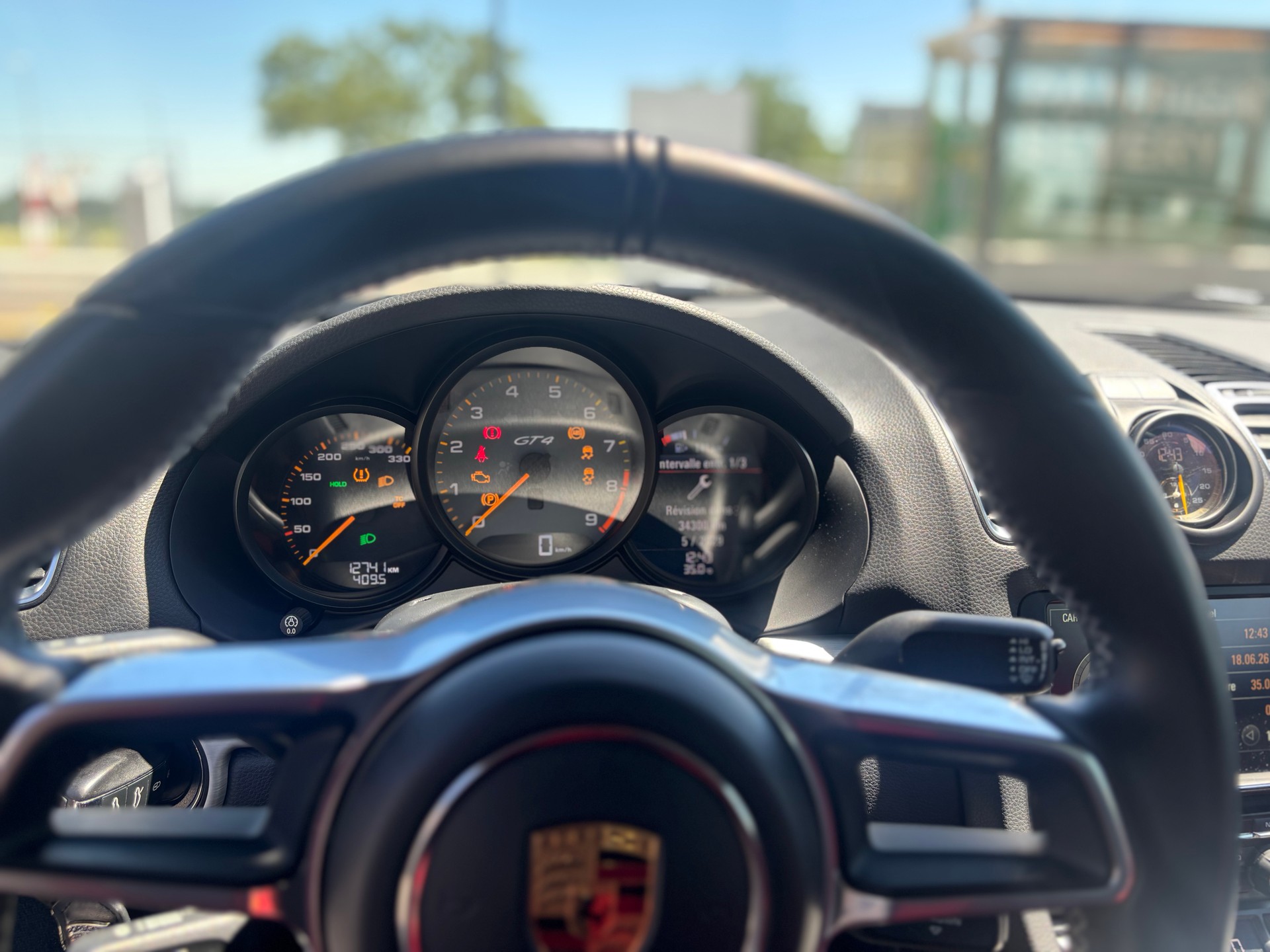 PORSCHE Cayman GT4-image-12