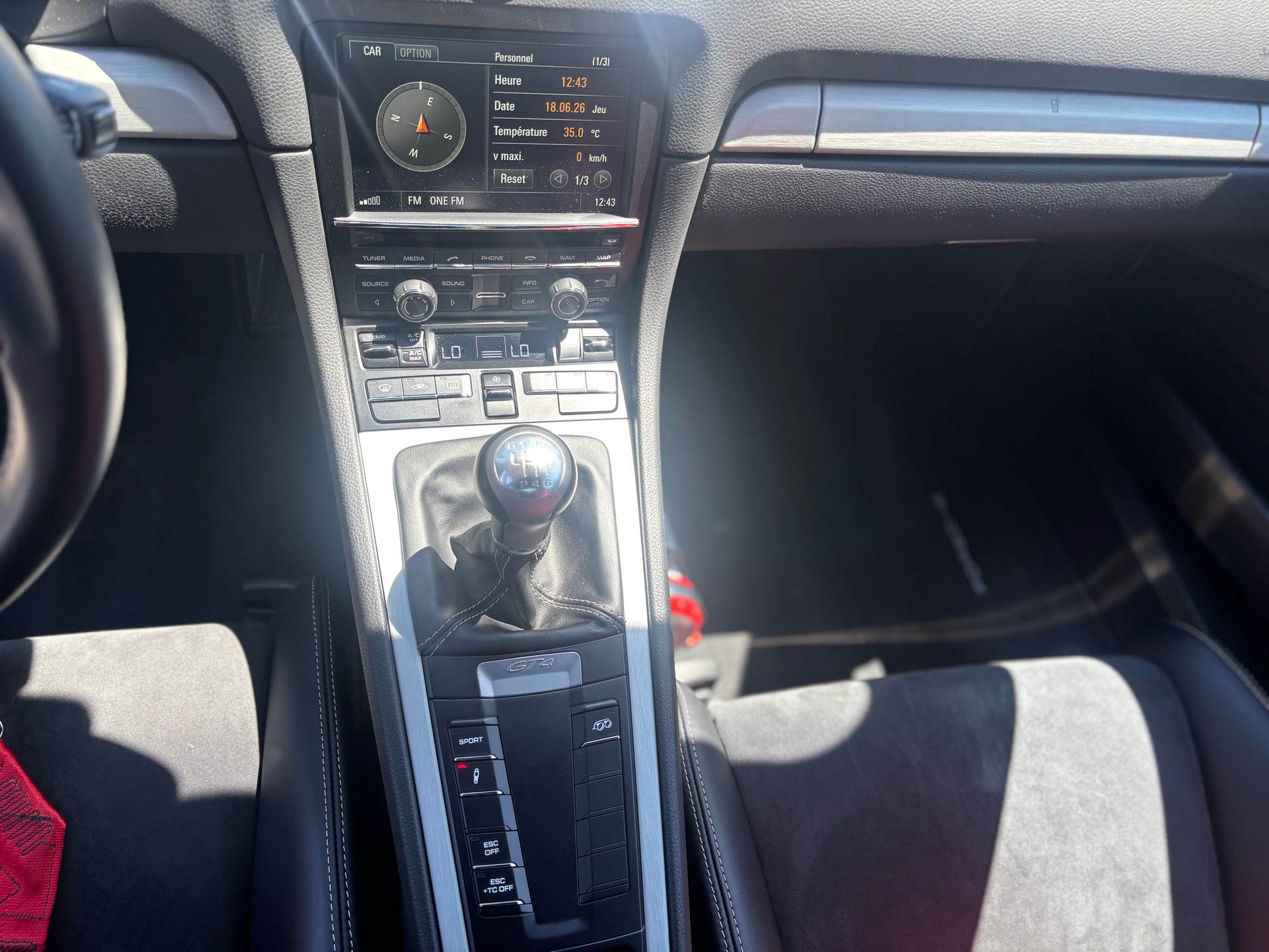 PORSCHE Cayman GT4-image-13