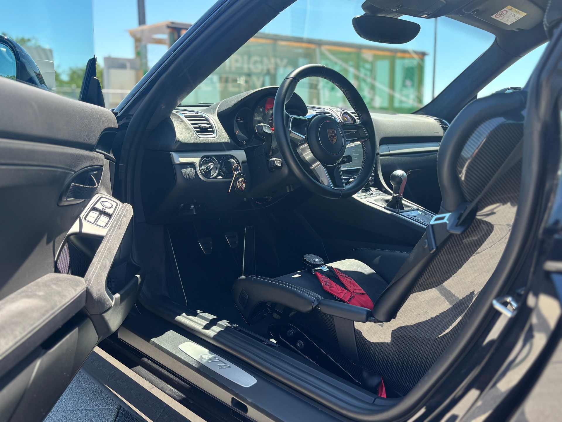 PORSCHE Cayman GT4-image-8