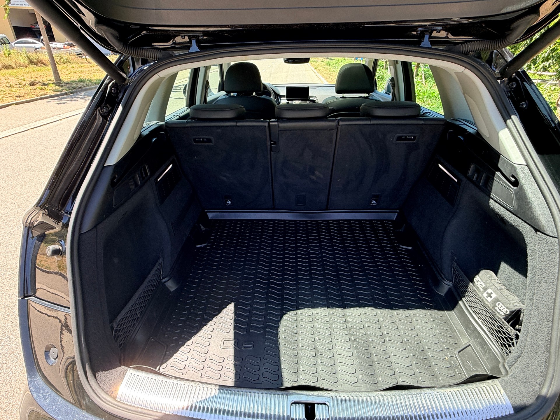 AUDI Q5 45 TFSI design quattro S-tronic-image-9