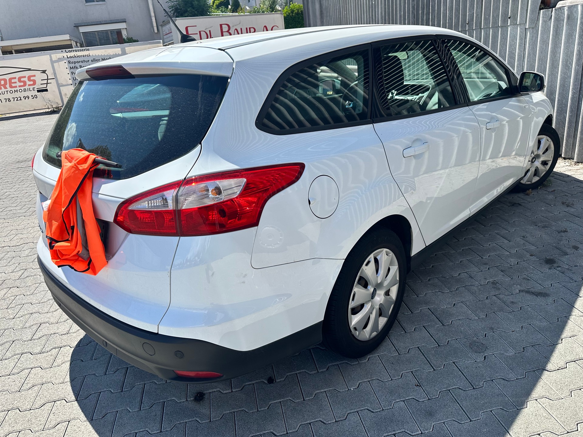 FORD Focus 1.6i VCT Titanium PowerShift-image-1