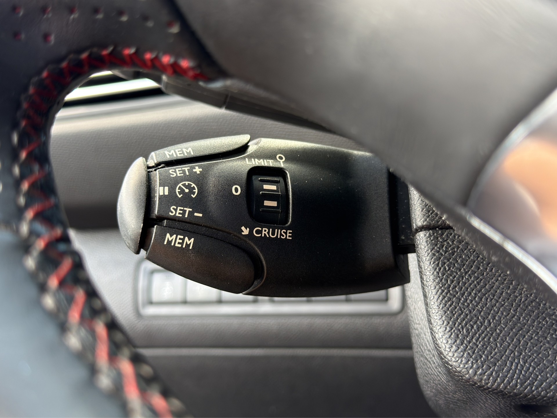 PEUGEOT 308 SW 2.0 BlueHDI GT Automatic-image-13