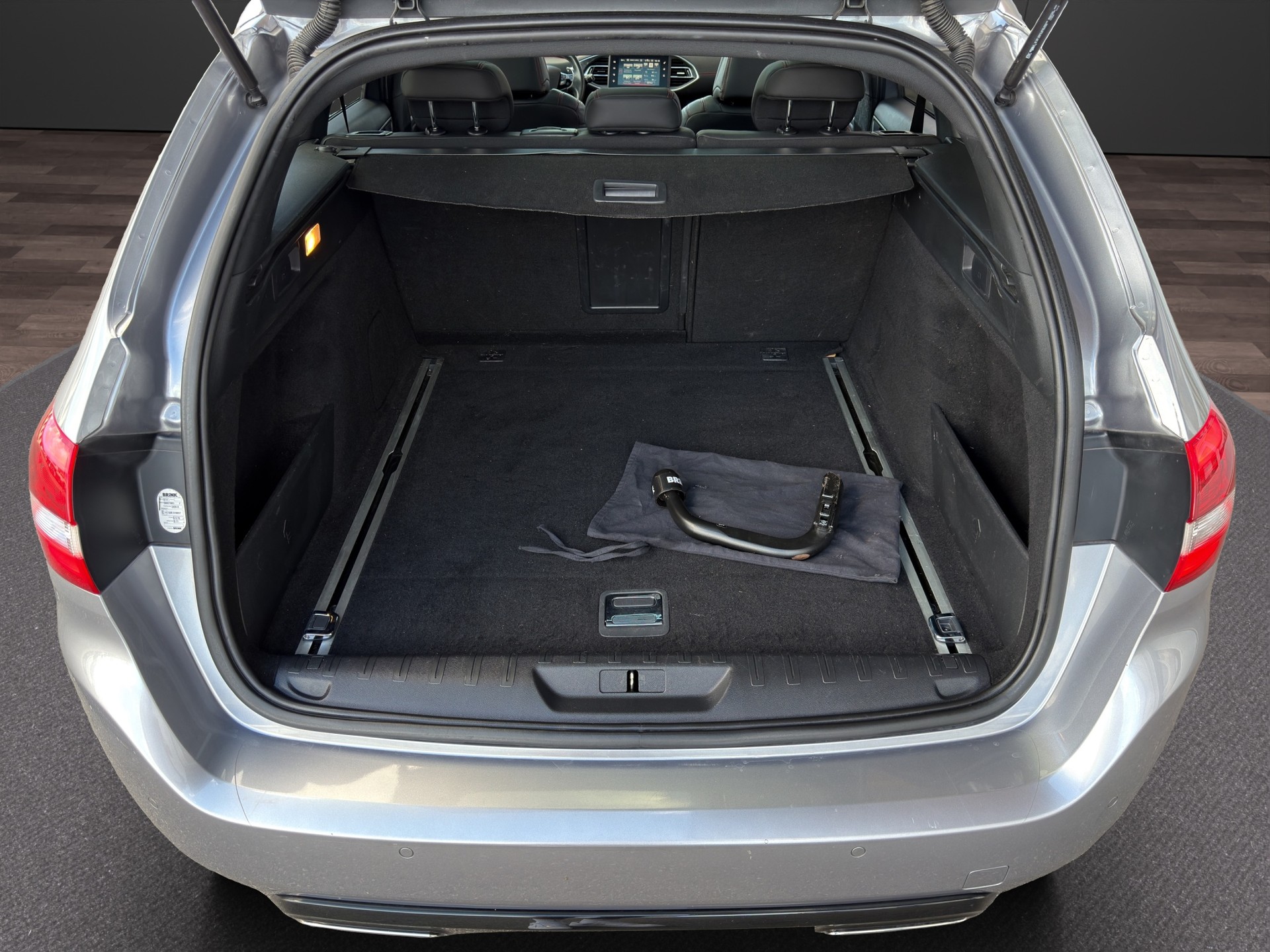 PEUGEOT 308 SW 2.0 BlueHDI GT Automatic-image-25