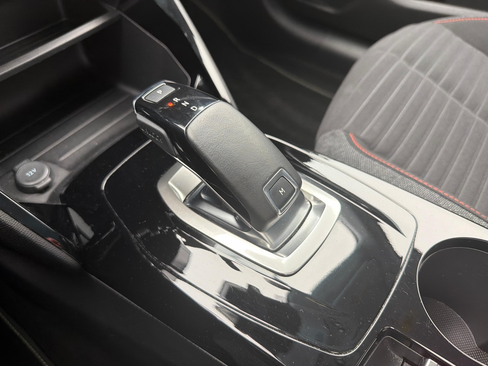 PEUGEOT 208 1.2 PureTech 100 Active Pack-image-16