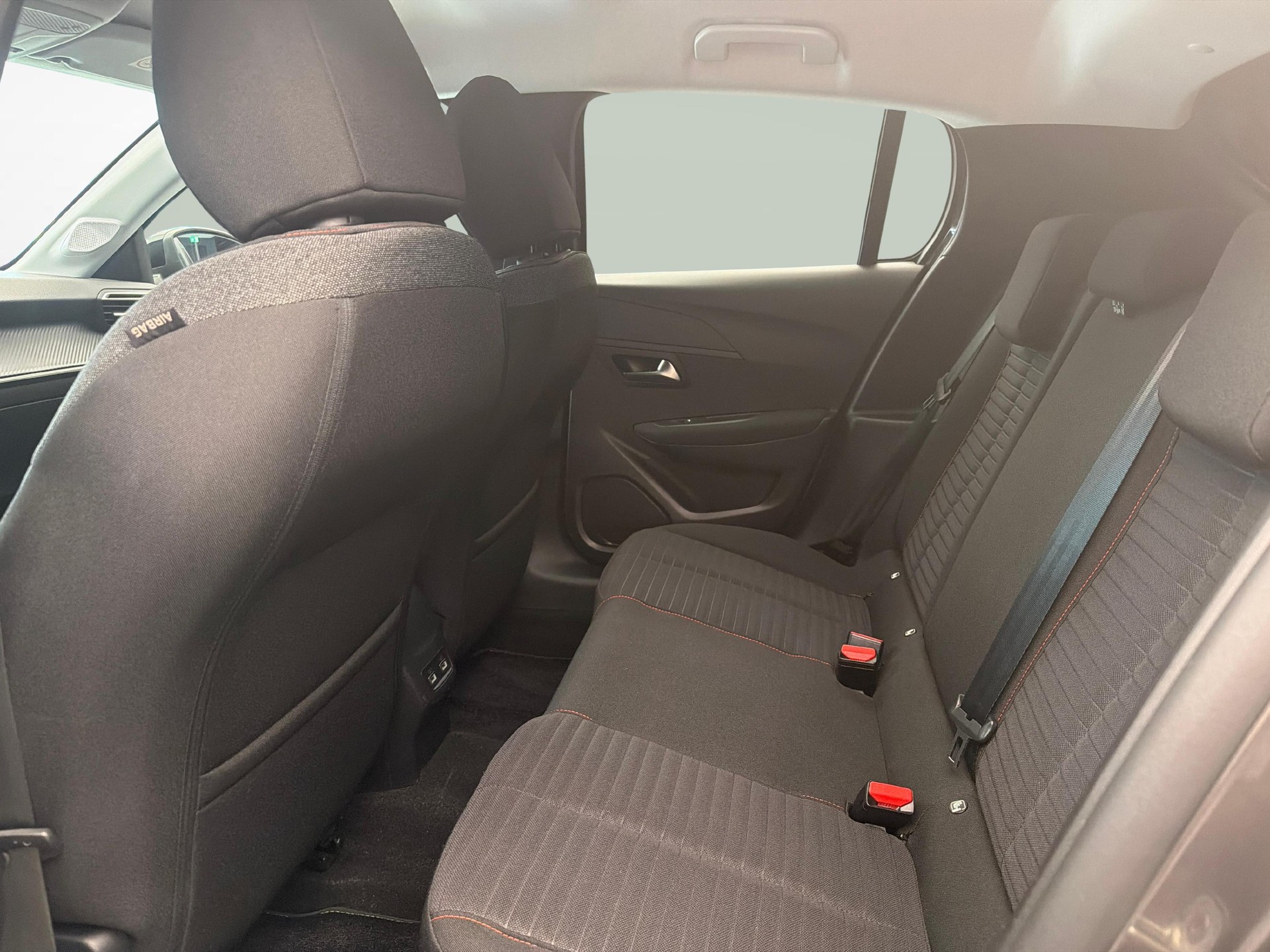 PEUGEOT 208 1.2 PureTech 100 Active Pack-image-10