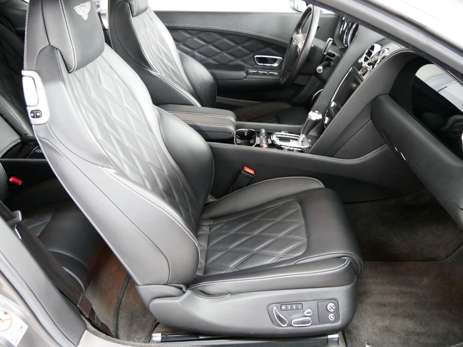 BENTLEY Continental GT 4.0 V8-image-13