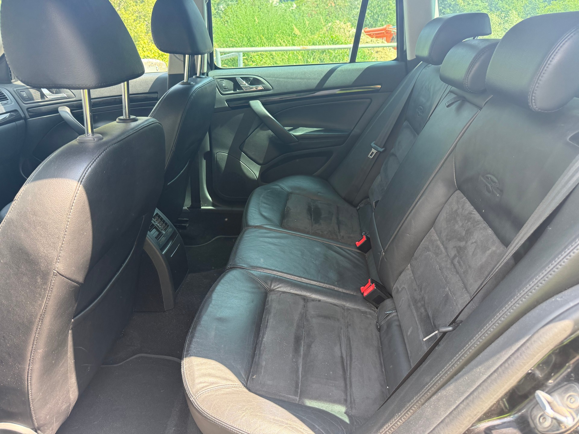 SKODA Octavia Combi 2.0 TDI Laurin & Klement DSG-image-8