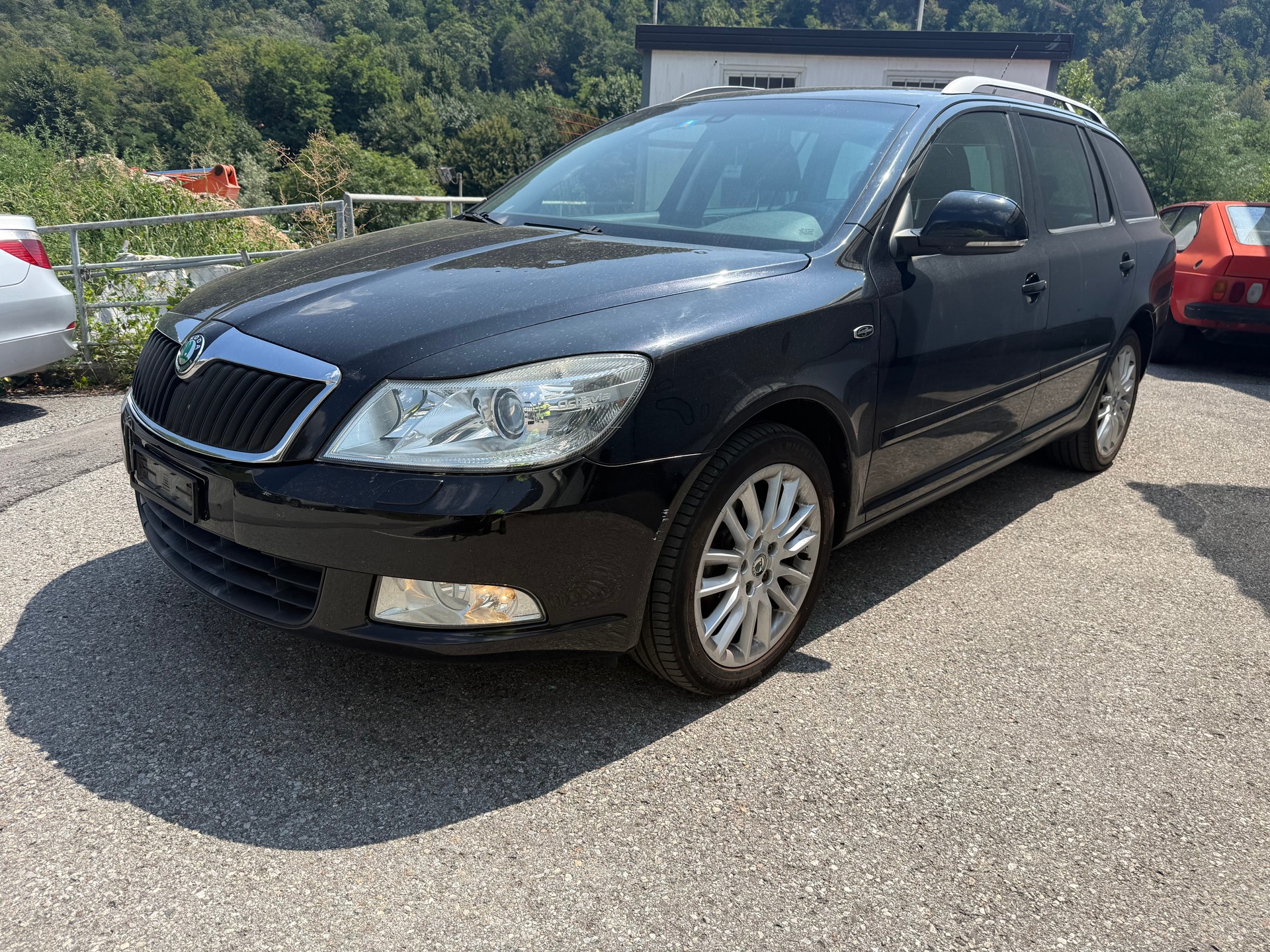 SKODA Octavia Combi 2.0 TDI Laurin & Klement DSG-image-0