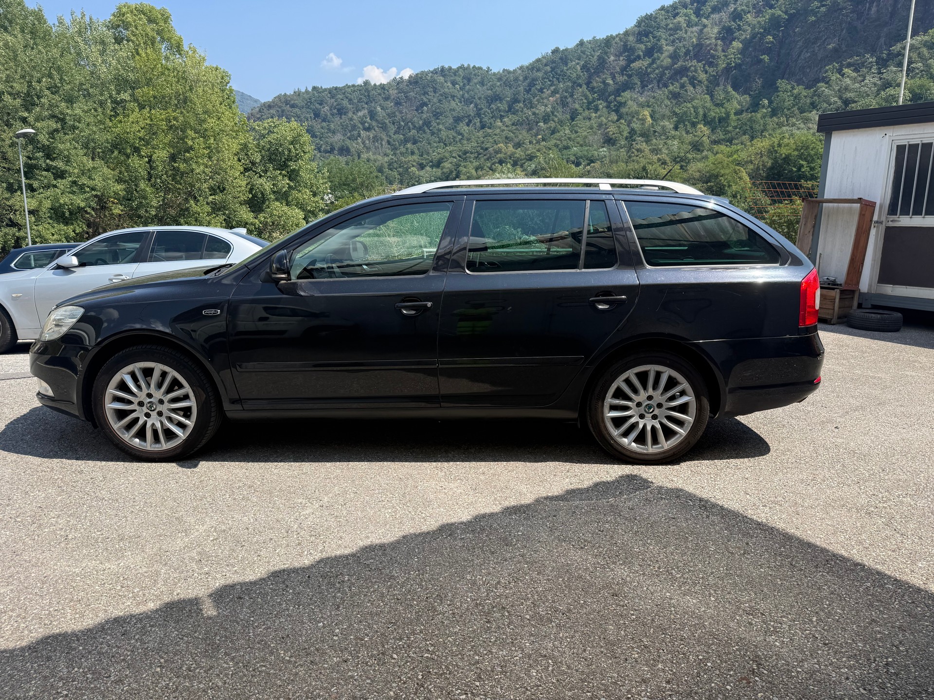 SKODA Octavia Combi 2.0 TDI Laurin & Klement DSG-image-6