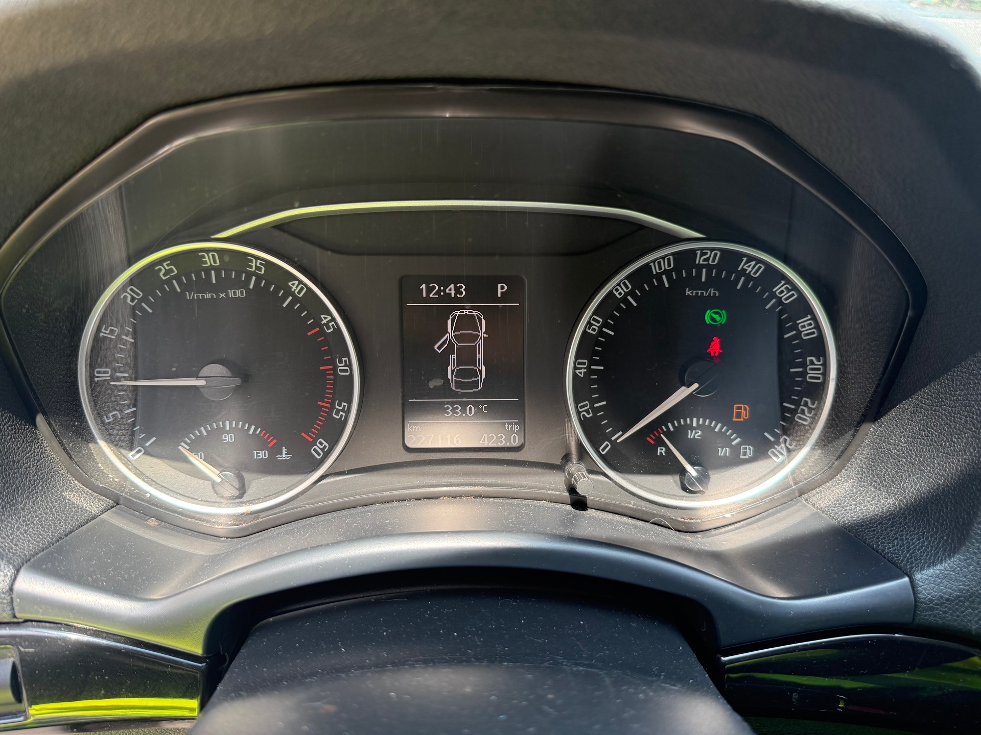 SKODA Octavia Combi 2.0 TDI Laurin & Klement DSG-image-10