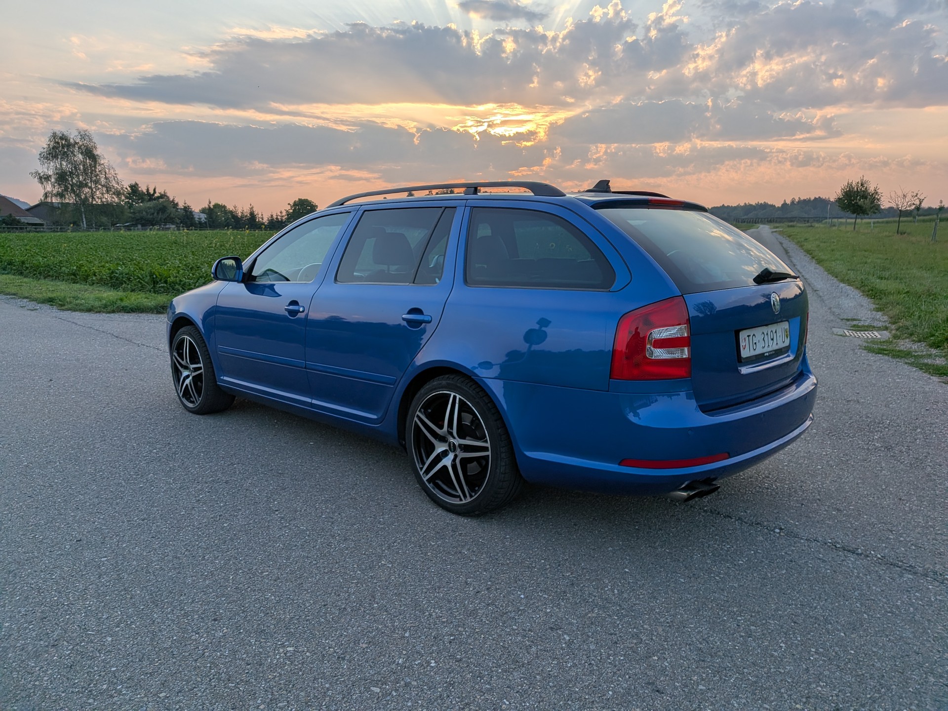 SKODA Octavia 2.0 TDI RS DSG-image-9