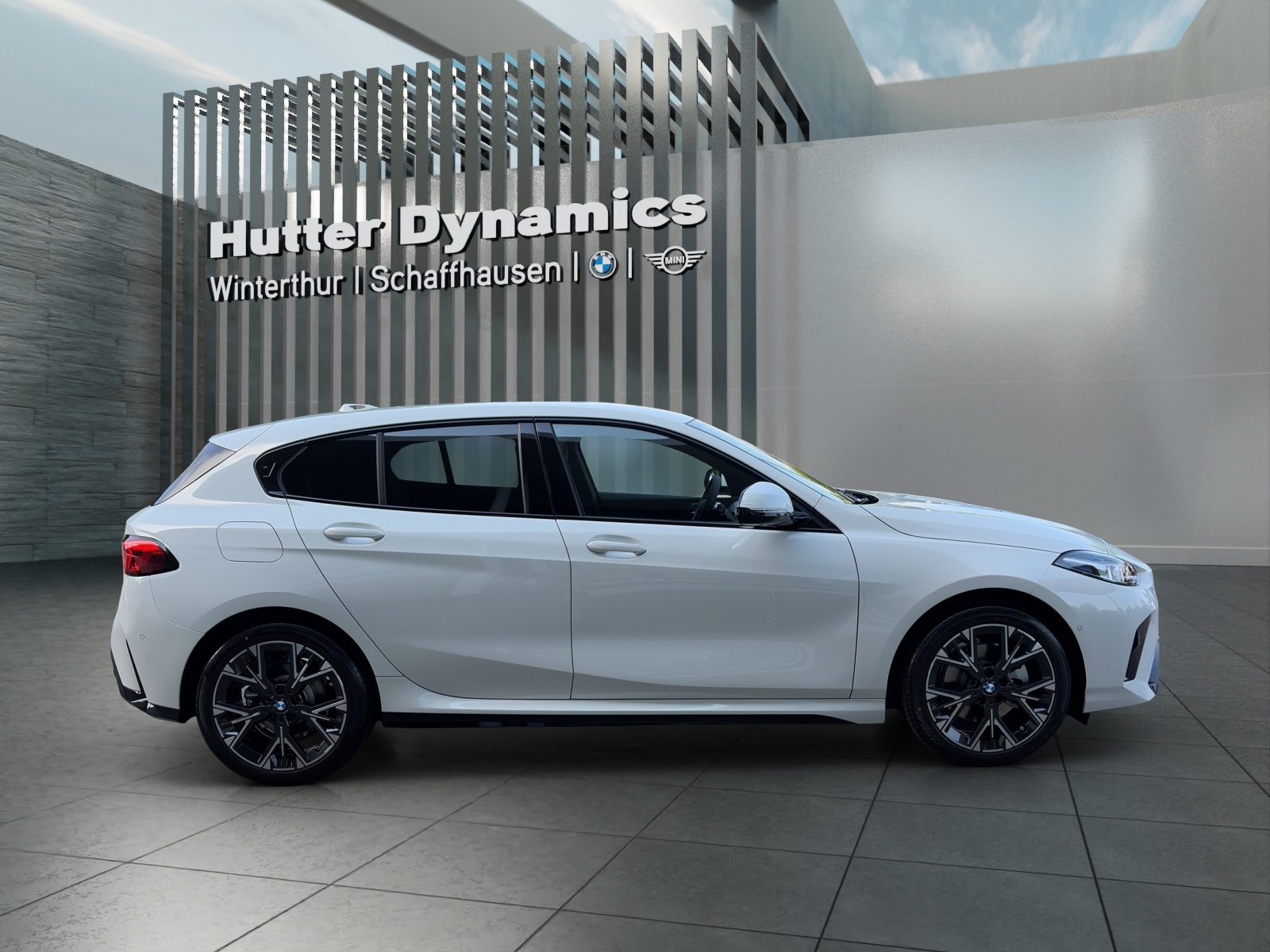 BMW 120i-image-3