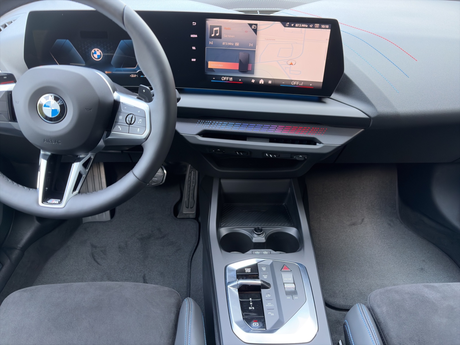BMW 120i-image-12
