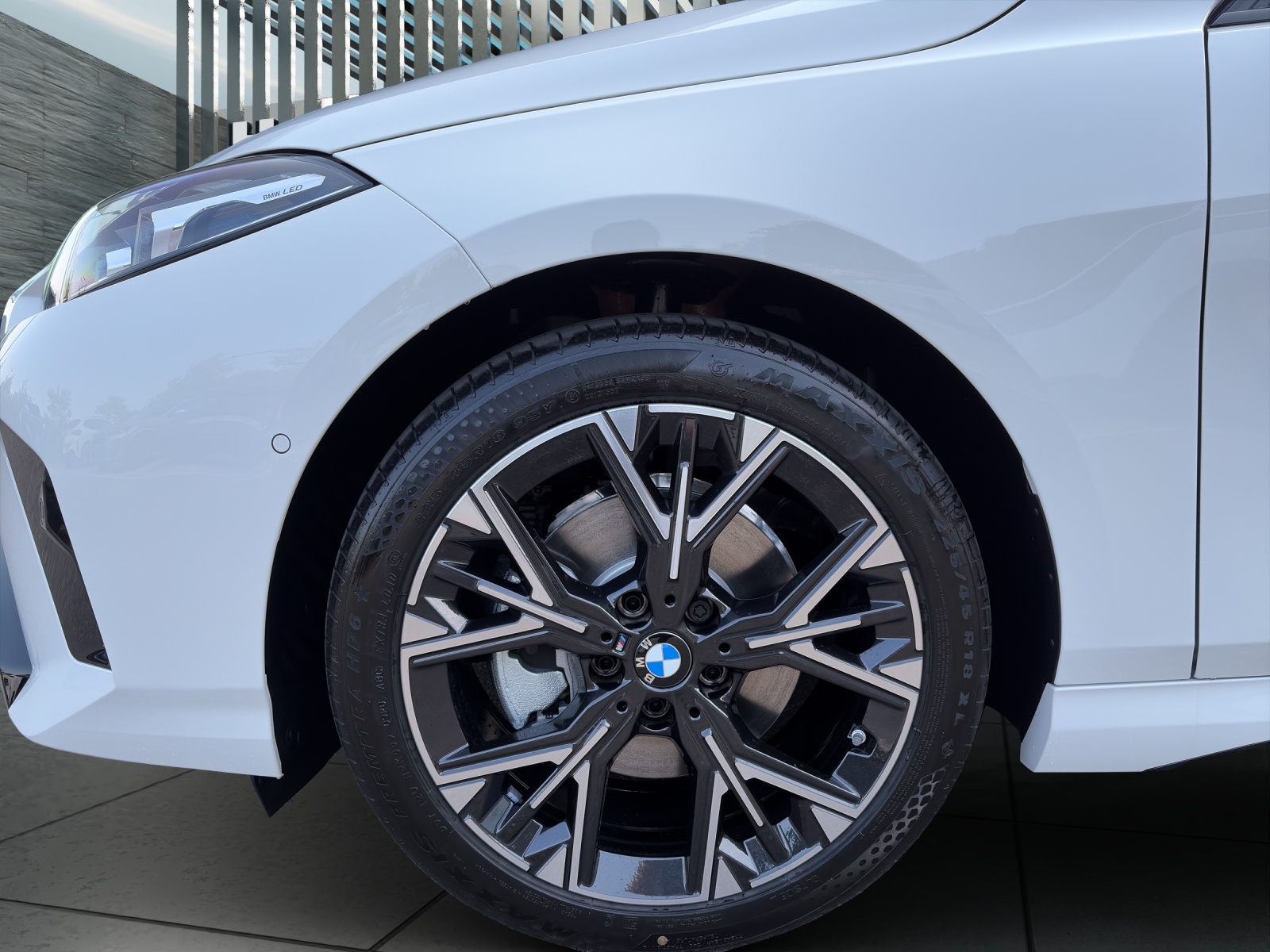 BMW 120i-image-8