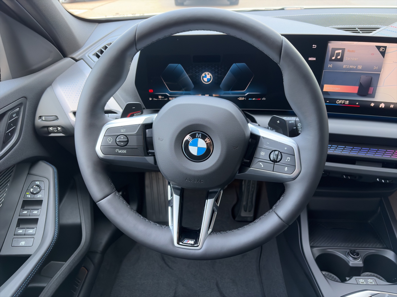 BMW 120i-image-10