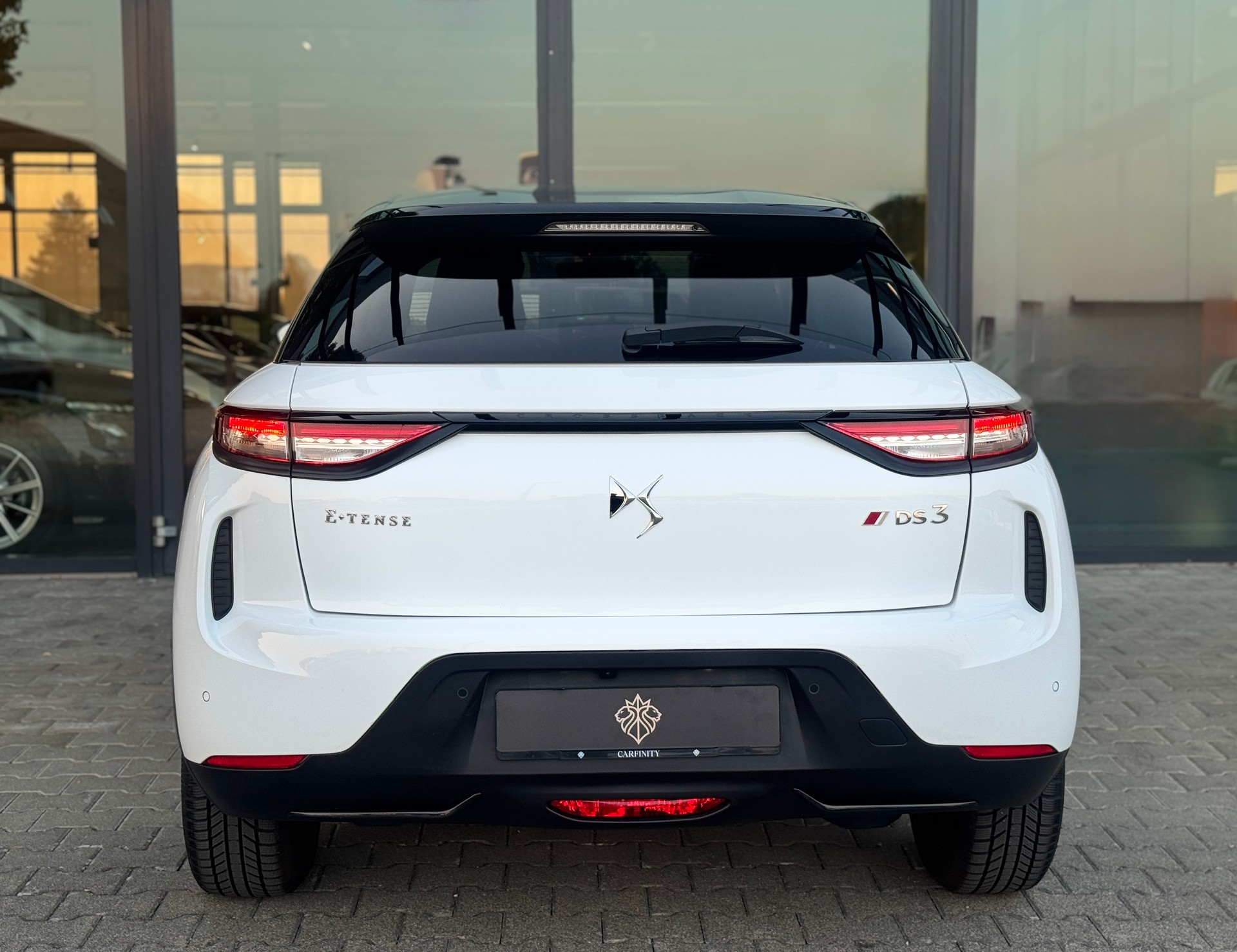 DS AUTOMOBILES DS 3 Crossback E-Tense 136 Performance Line-image-4