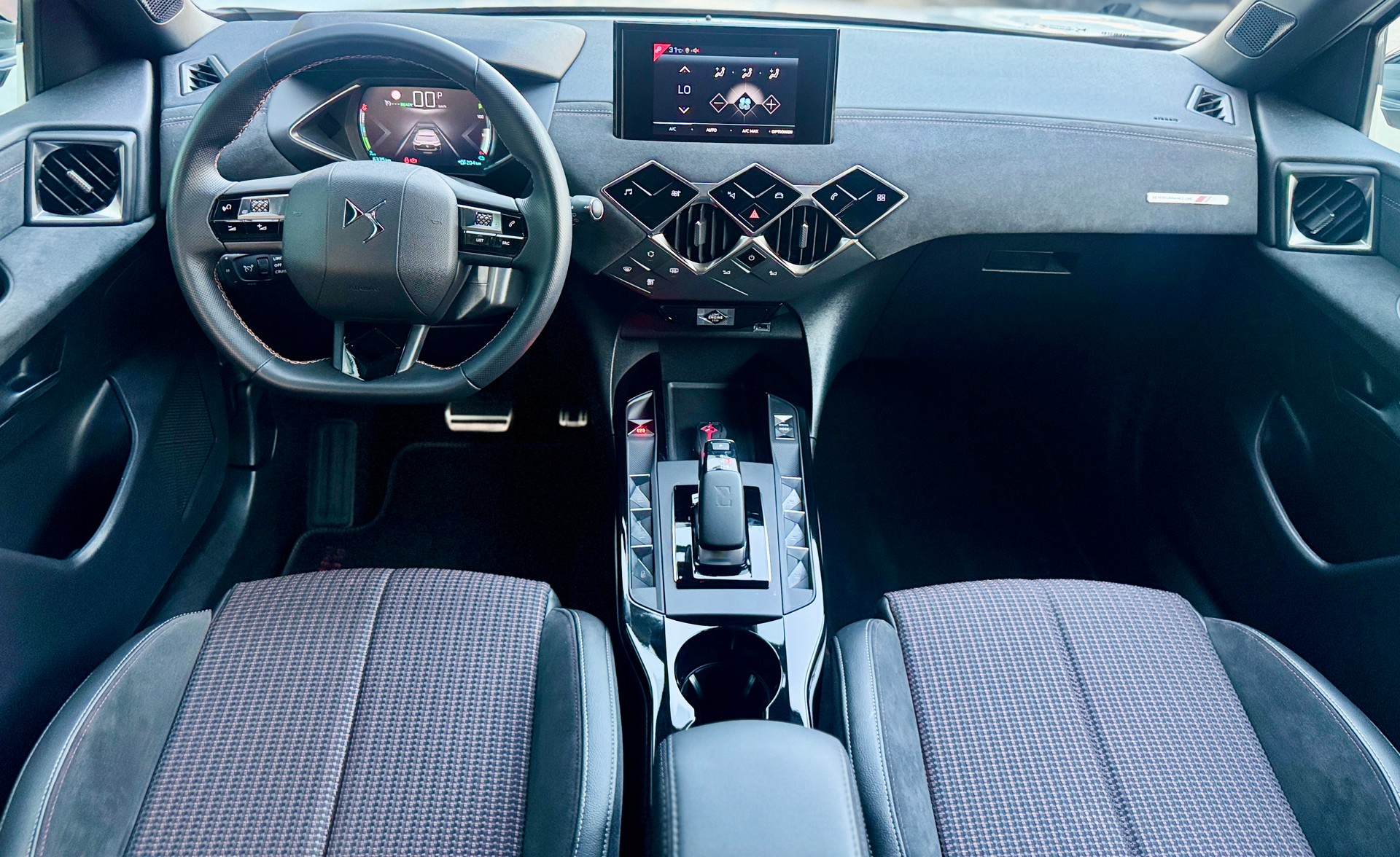 DS AUTOMOBILES DS 3 Crossback E-Tense 136 Performance Line-image-7