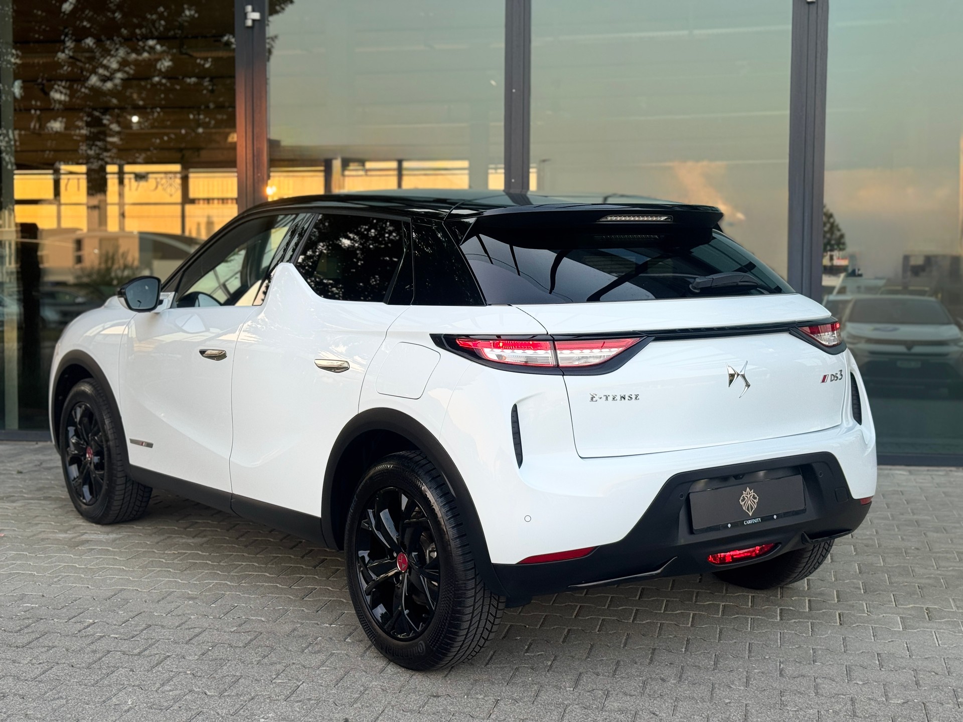 DS AUTOMOBILES DS 3 Crossback E-Tense 136 Performance Line-image-3