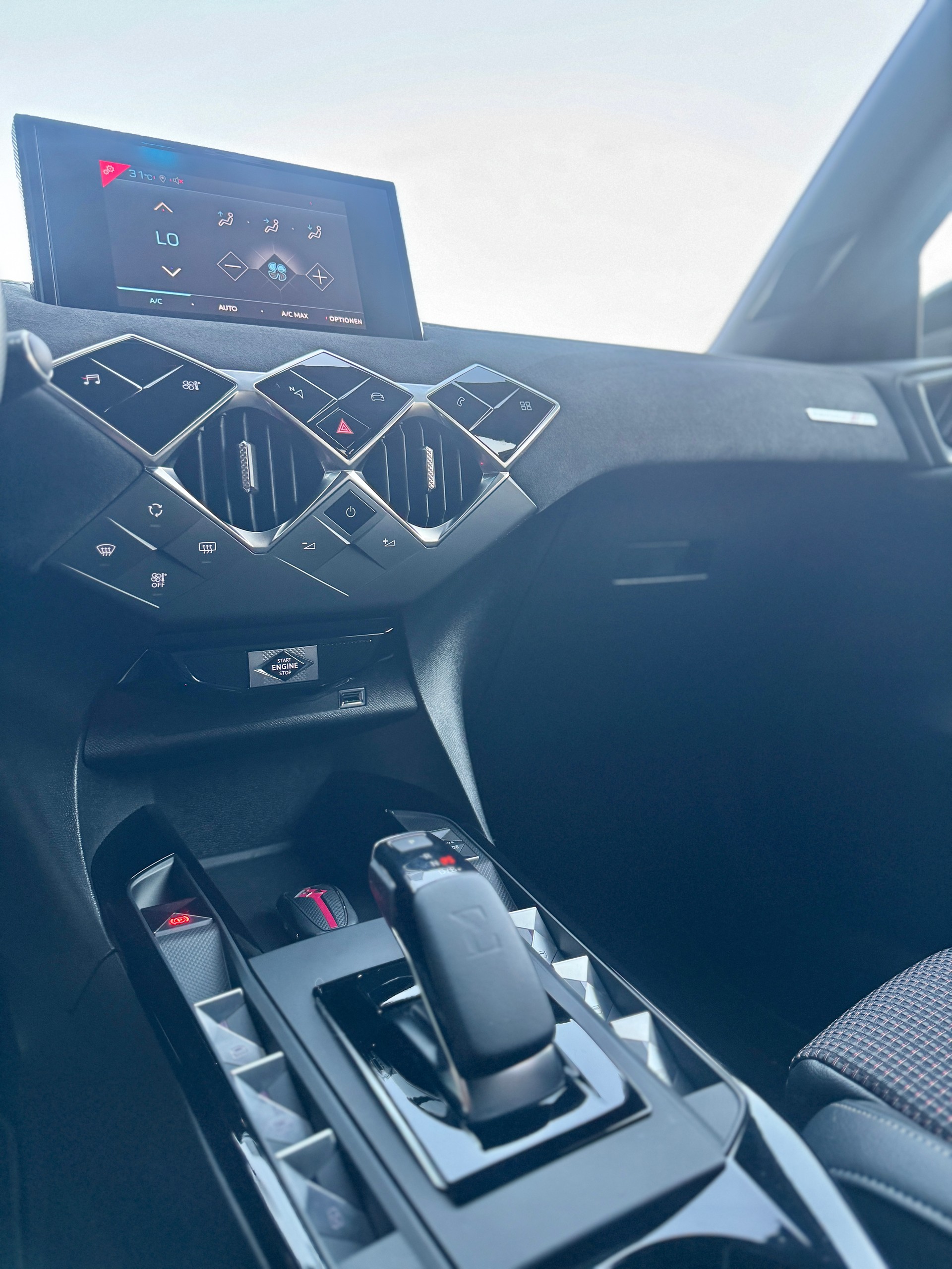 DS AUTOMOBILES DS 3 Crossback E-Tense 136 Performance Line-image-15
