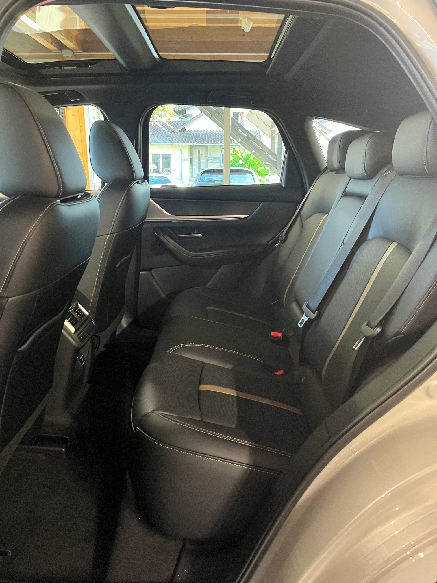 MAZDA CX-60 3.3L e-Skyactiv D 254 MHEV AWD Homura Plus-image-8