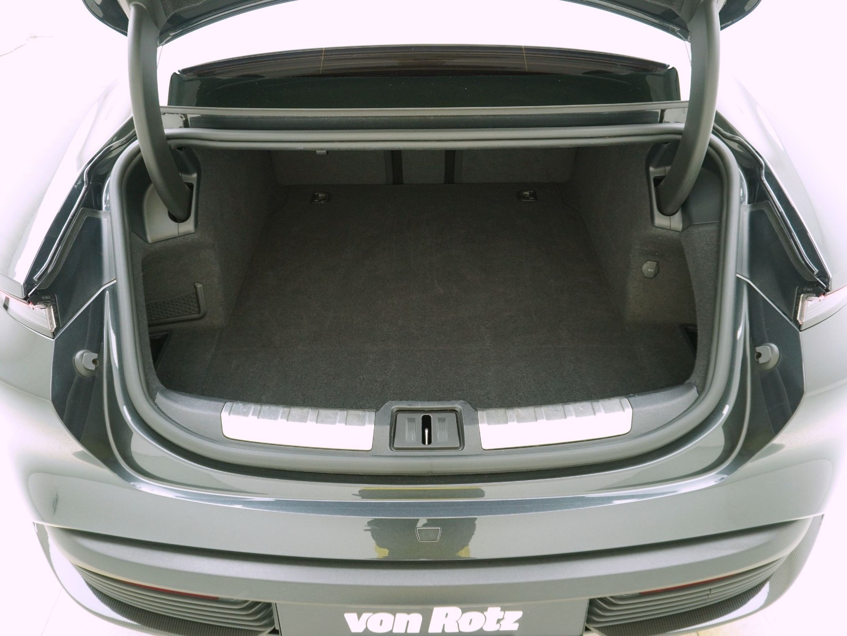 PORSCHE Taycan Turbo S-image-11