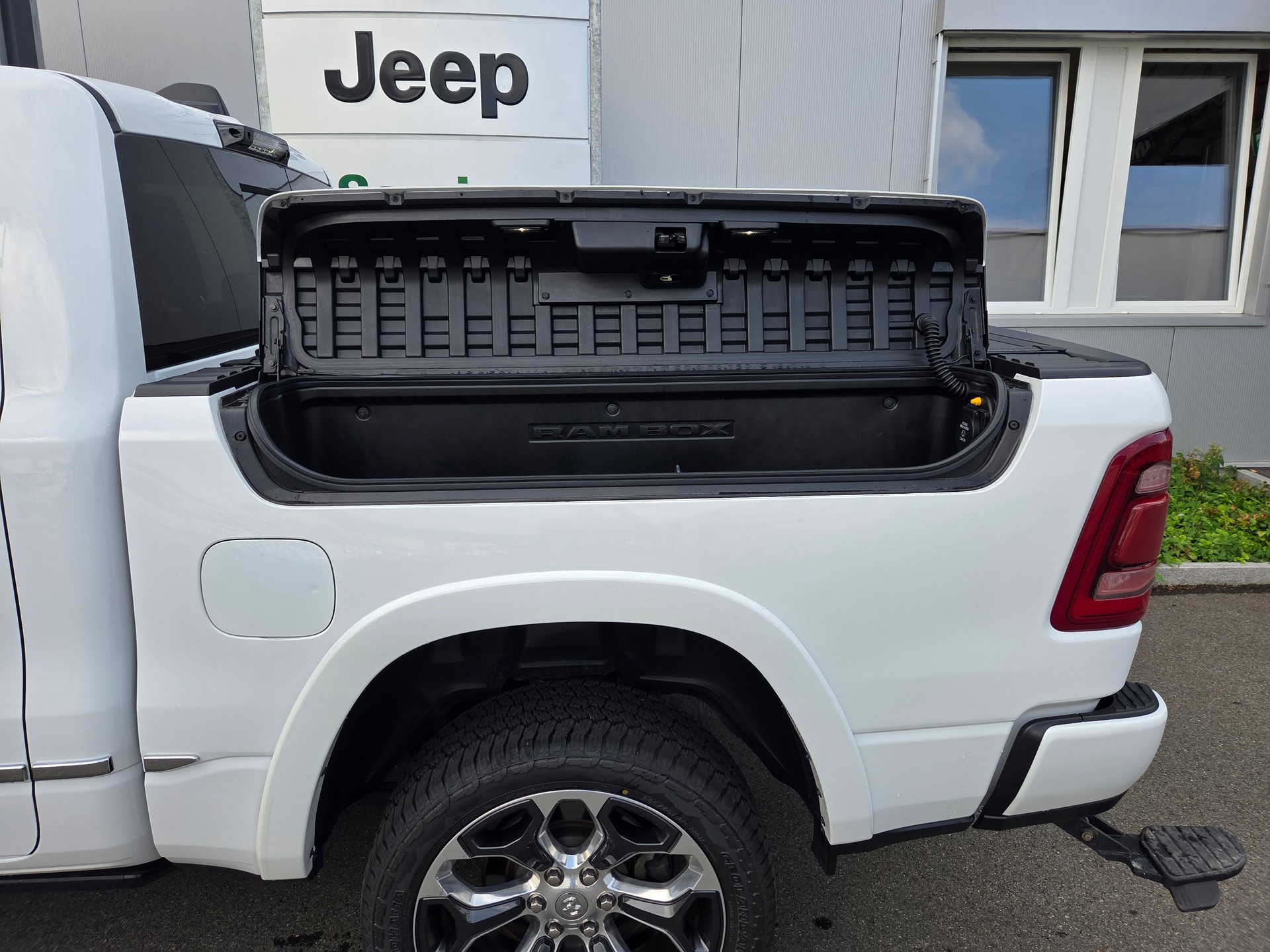DODGE Ram 1500 5.7 V8 4x4 Limited 396PS / 3.5T AHK-image-7