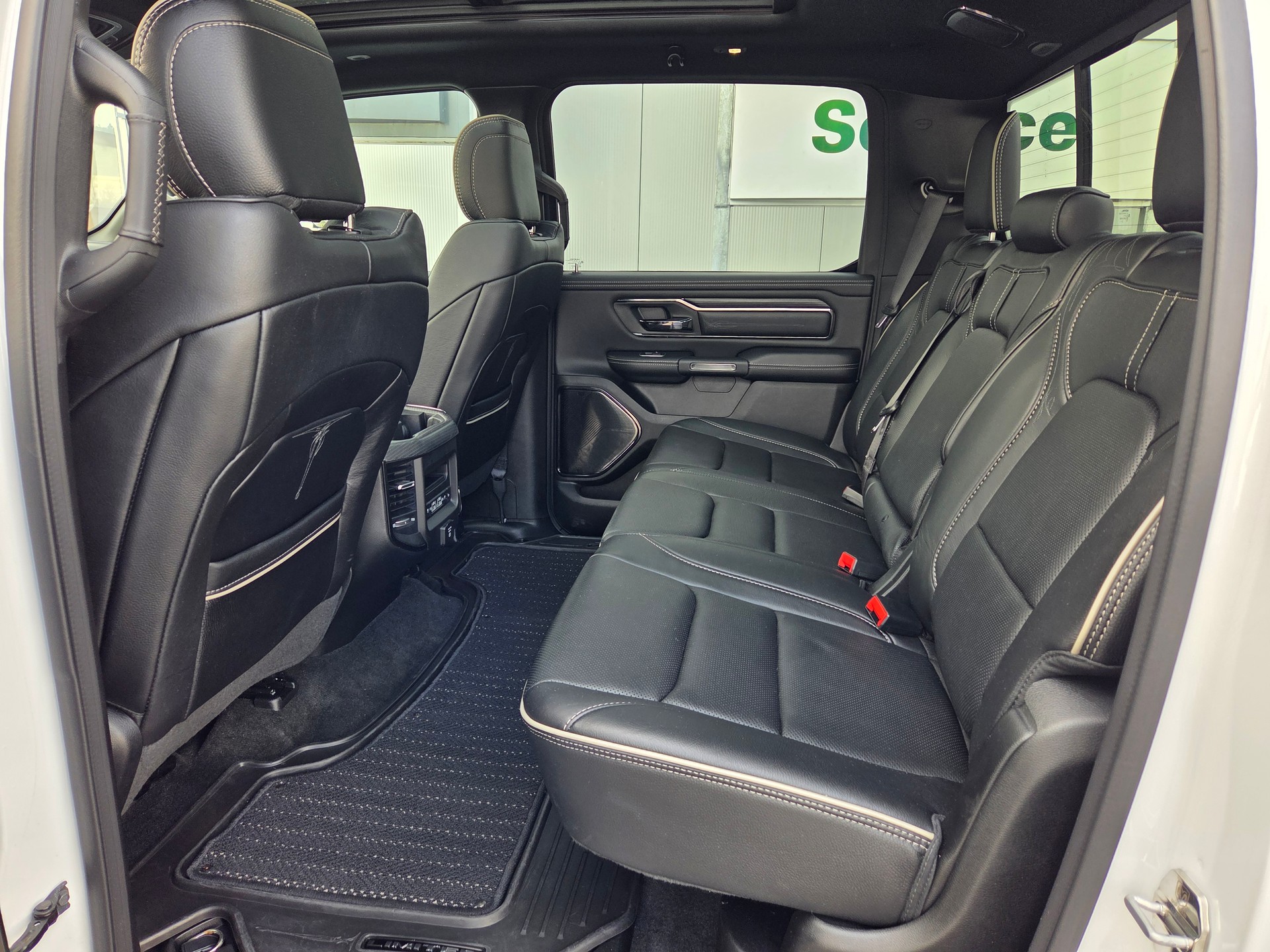 DODGE Ram 1500 5.7 V8 4x4 Limited 396PS / 3.5T AHK-image-12