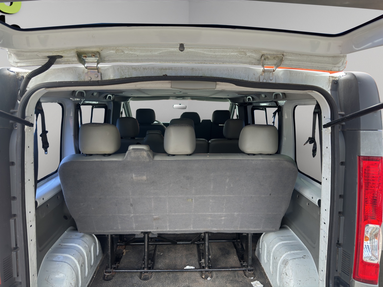 RENAULT Trafic 2.0 dCi 115 2.7t L1H1 Authentique-image-16