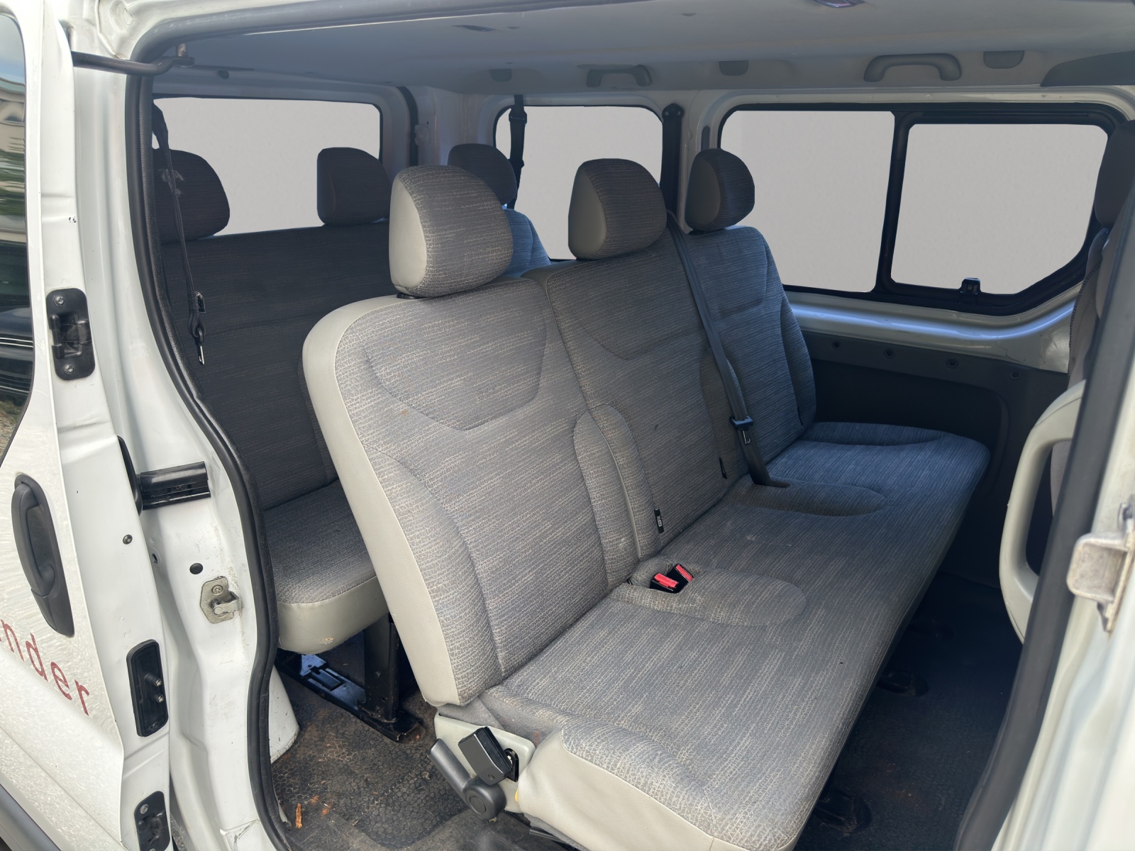 RENAULT Trafic 2.0 dCi 115 2.7t L1H1 Authentique-image-14