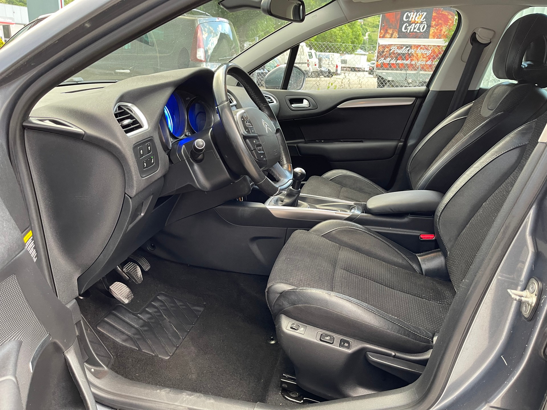CITROEN C4 Berline 1.6 VTi Exclusive-image-19