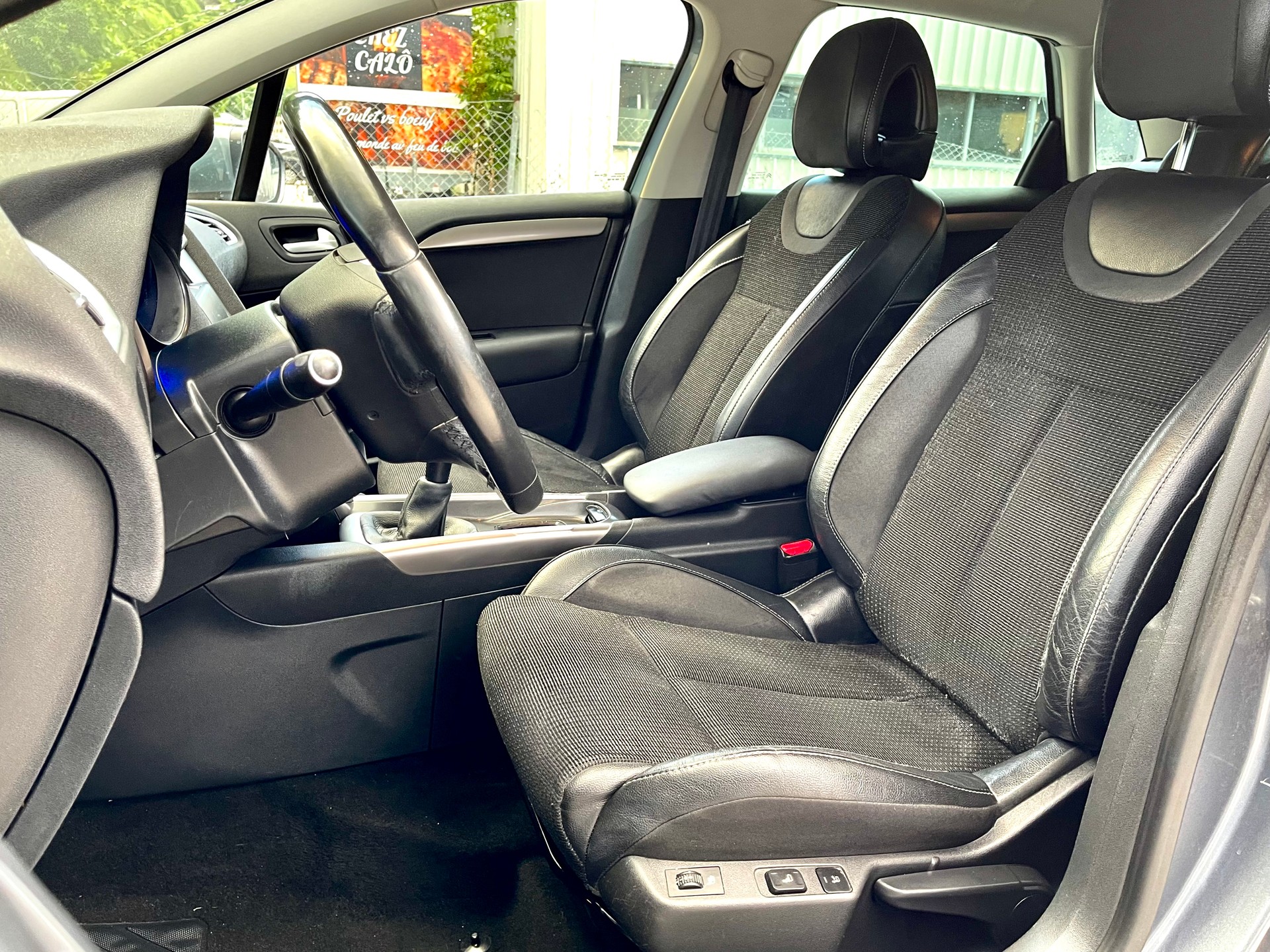 CITROEN C4 Berline 1.6 VTi Exclusive-image-9