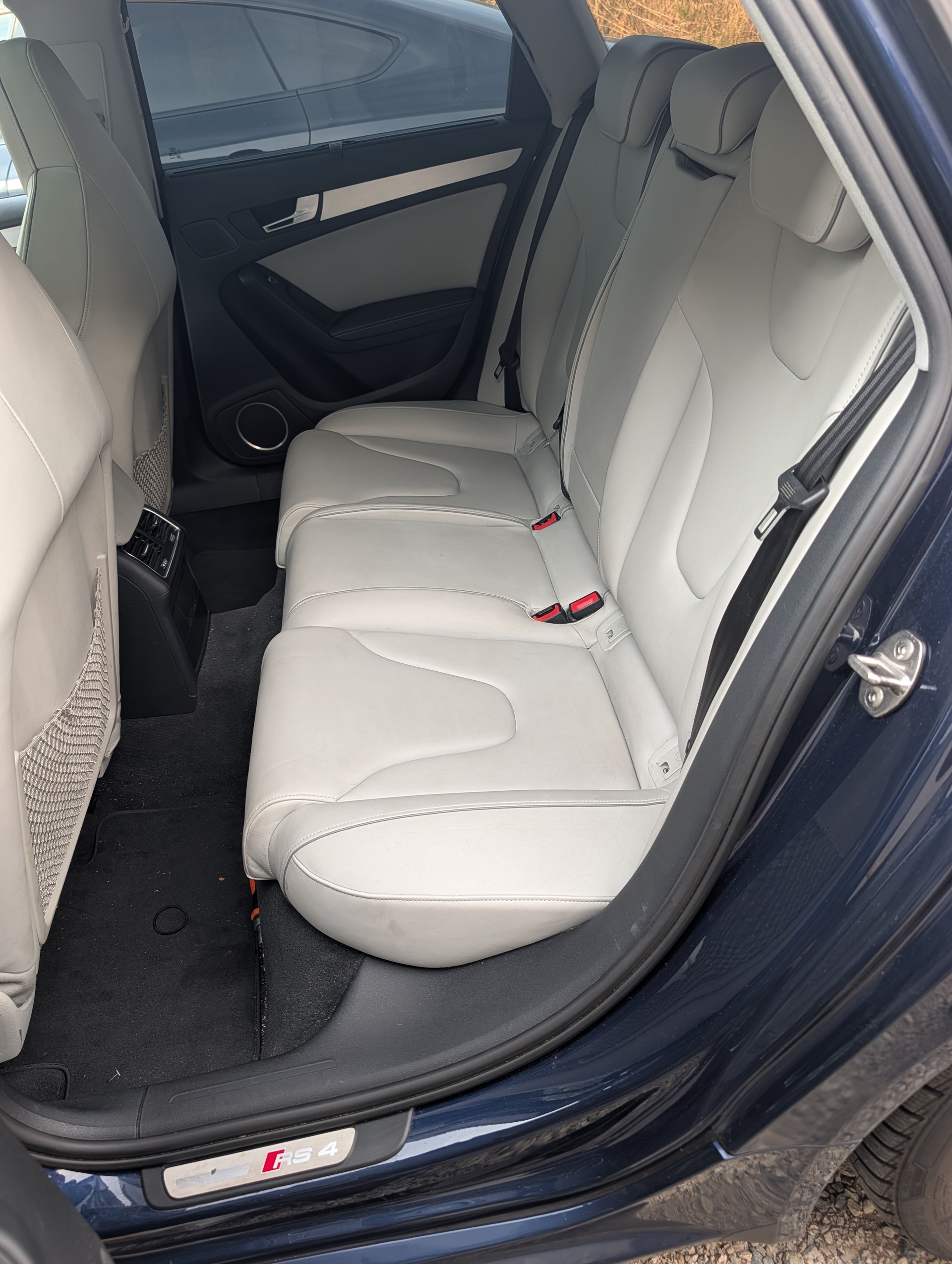 AUDI 4.2 V8 FSI quattro S-Tronic-image-4