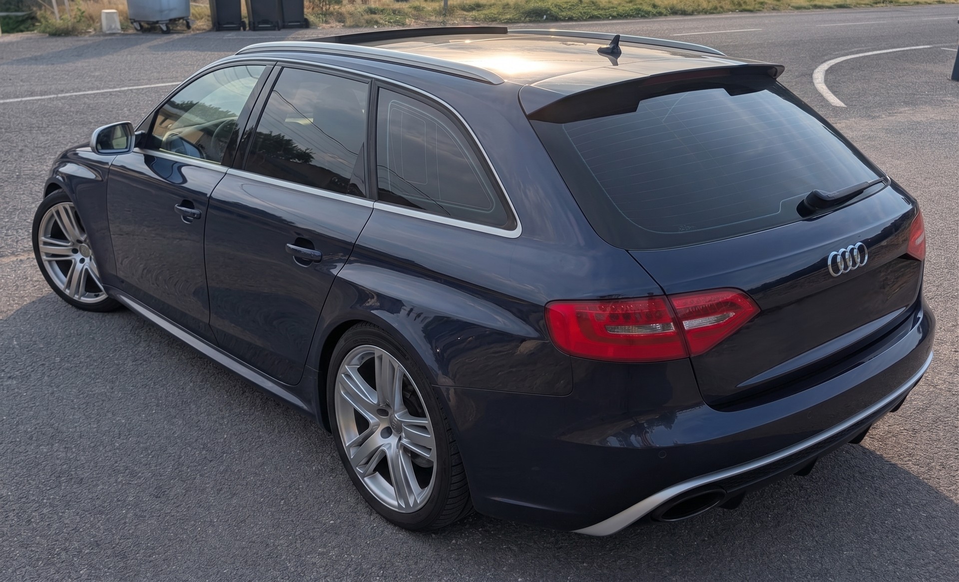 AUDI 4.2 V8 FSI quattro S-Tronic-image-1