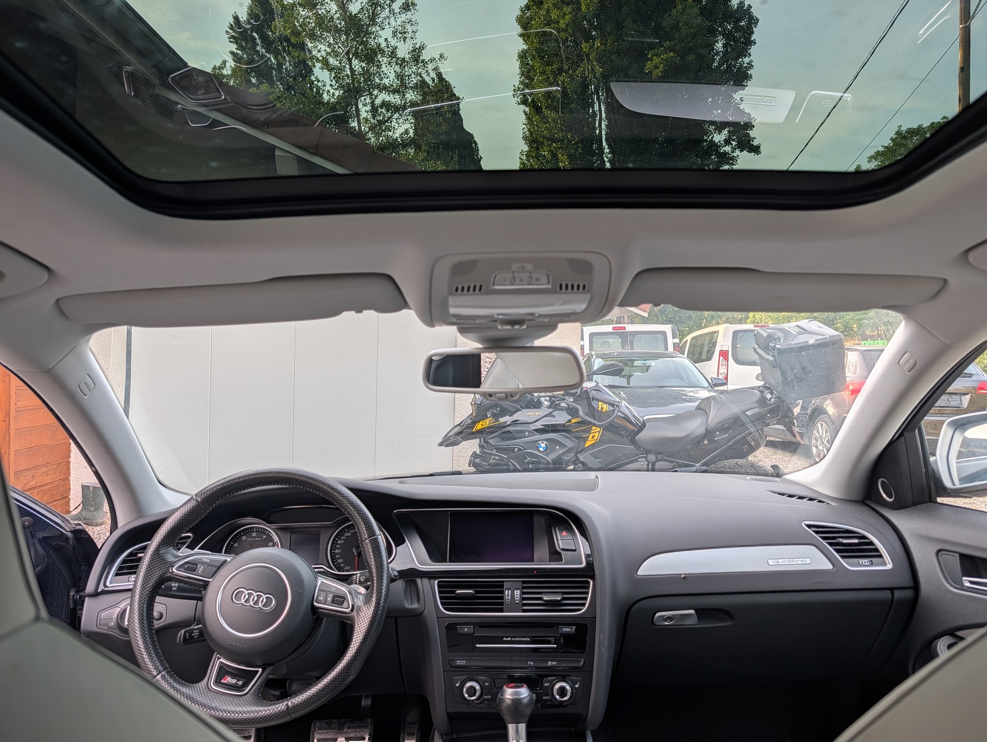 AUDI 4.2 V8 FSI quattro S-Tronic-image-2