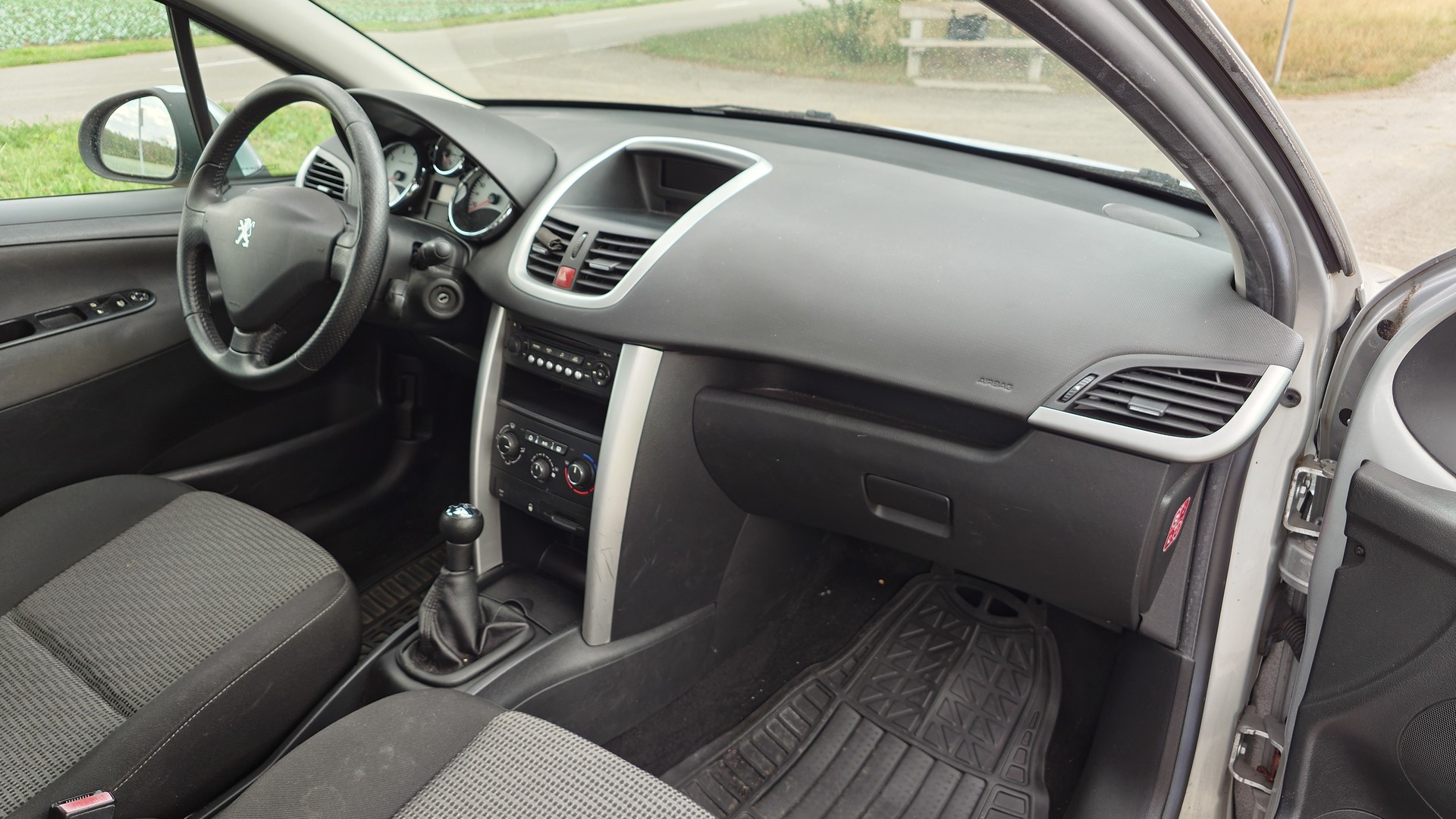 PEUGEOT 207 1.6 16V Sport Pack-image-7