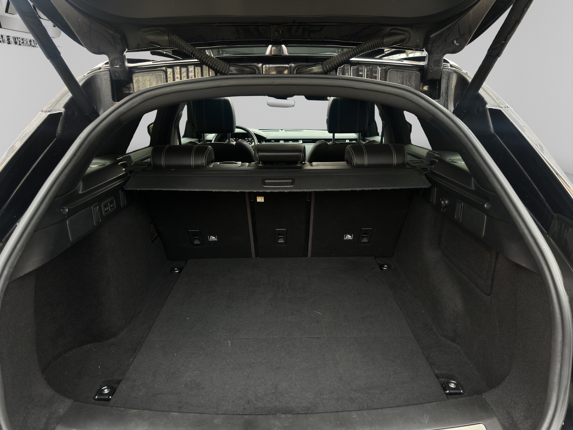 LAND ROVER Range Rover Velar R-Dynamic D 240 SE Automatic-image-12