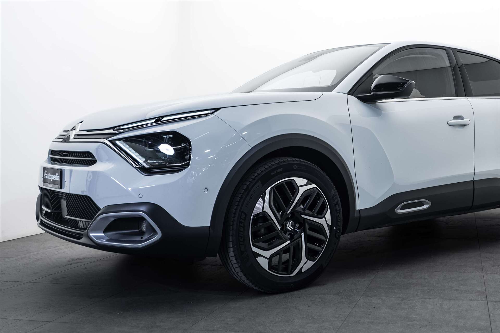 CITROEN CITROEN C4 1.2 PureTech Shine EAT8-Automat-showroom-element-1