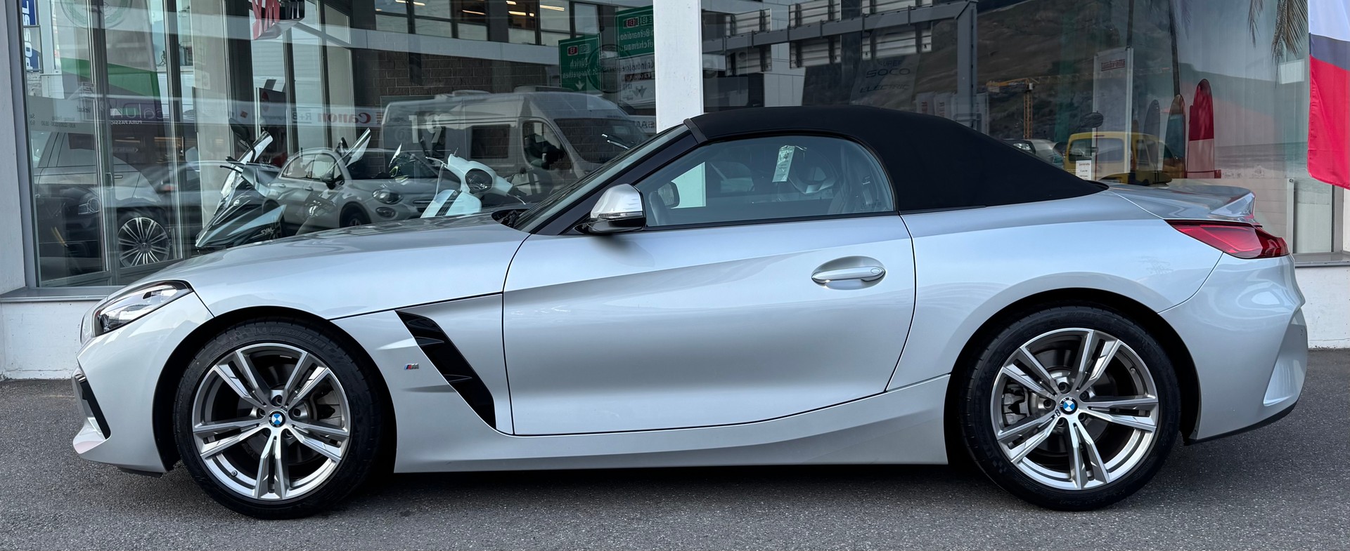 BMW Z4 sDrive 20i M Sport Steptronic-image-3