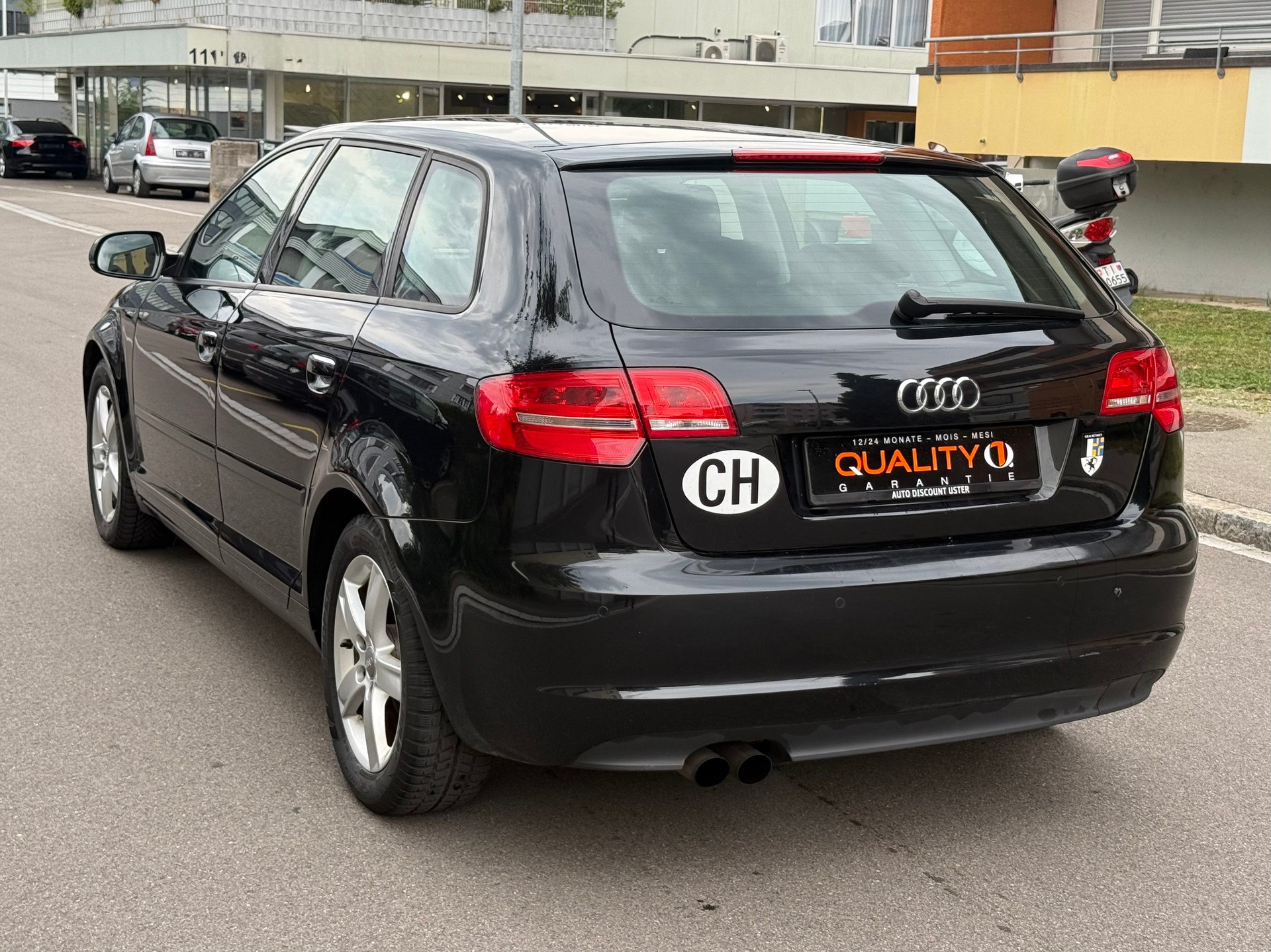 AUDI A3 Sportback 1.8 TFSI Ambiente S-tronic-image-4