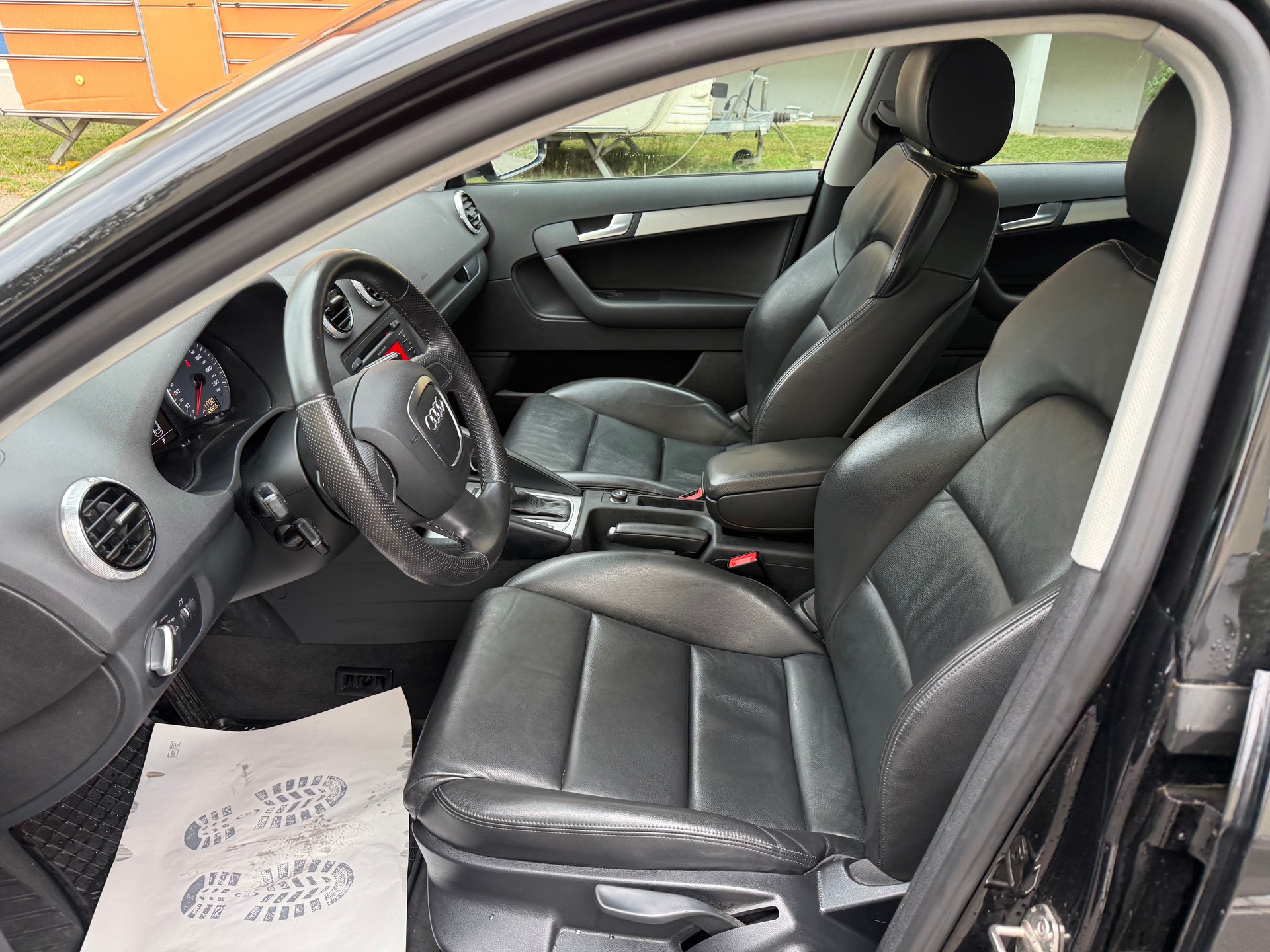 AUDI A3 Sportback 1.8 TFSI Ambiente S-tronic-image-5