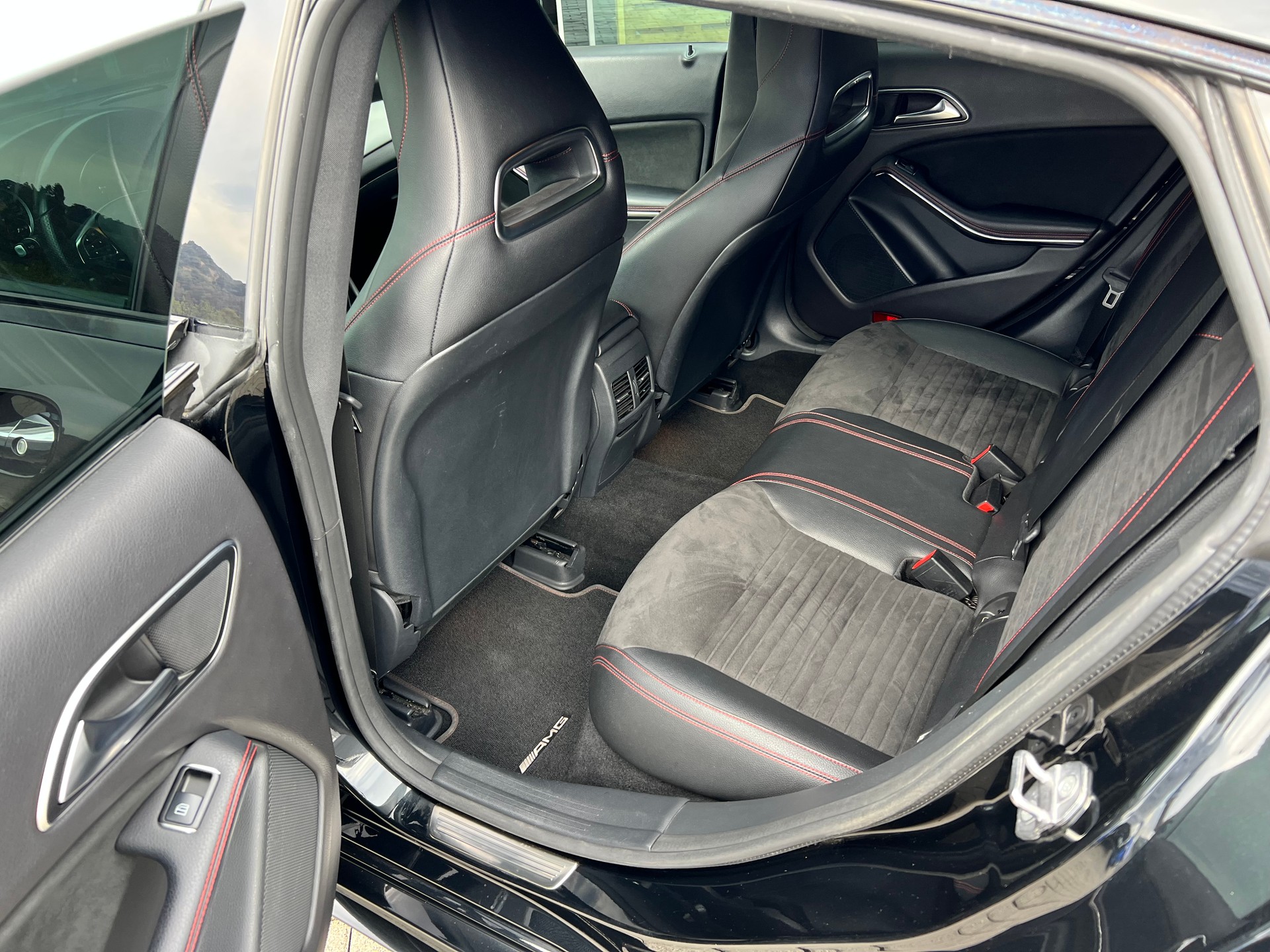 MERCEDES-BENZ CLA 220 AMG Line 4Matic-image-9