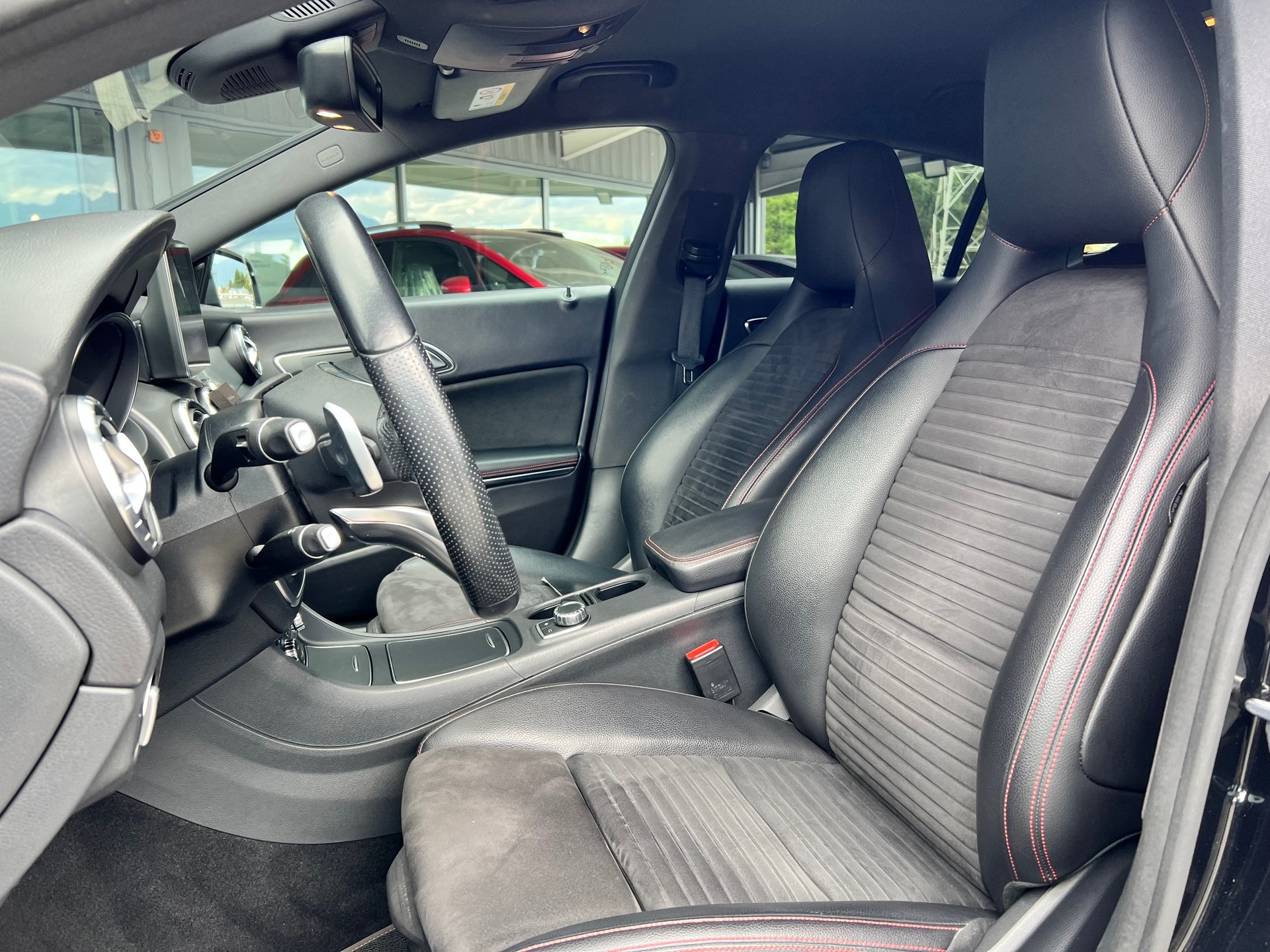 MERCEDES-BENZ CLA 220 AMG Line 4Matic-image-12