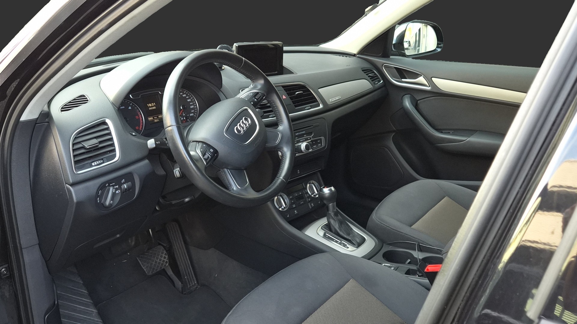AUDI Q3 2.0 TDI quattro S-tronic-image-8